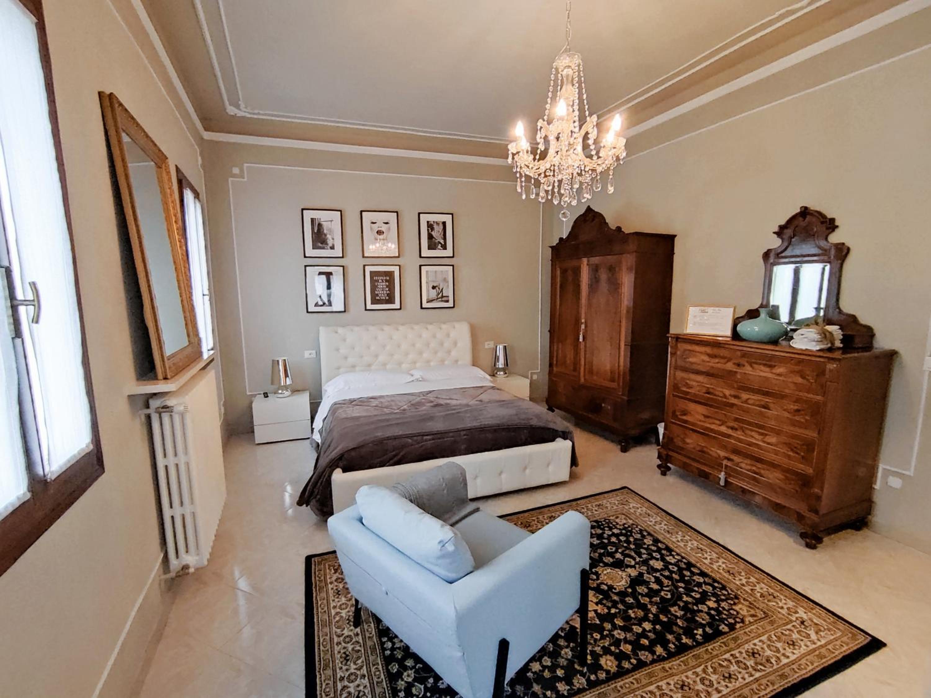 Queen Room - Photo 1