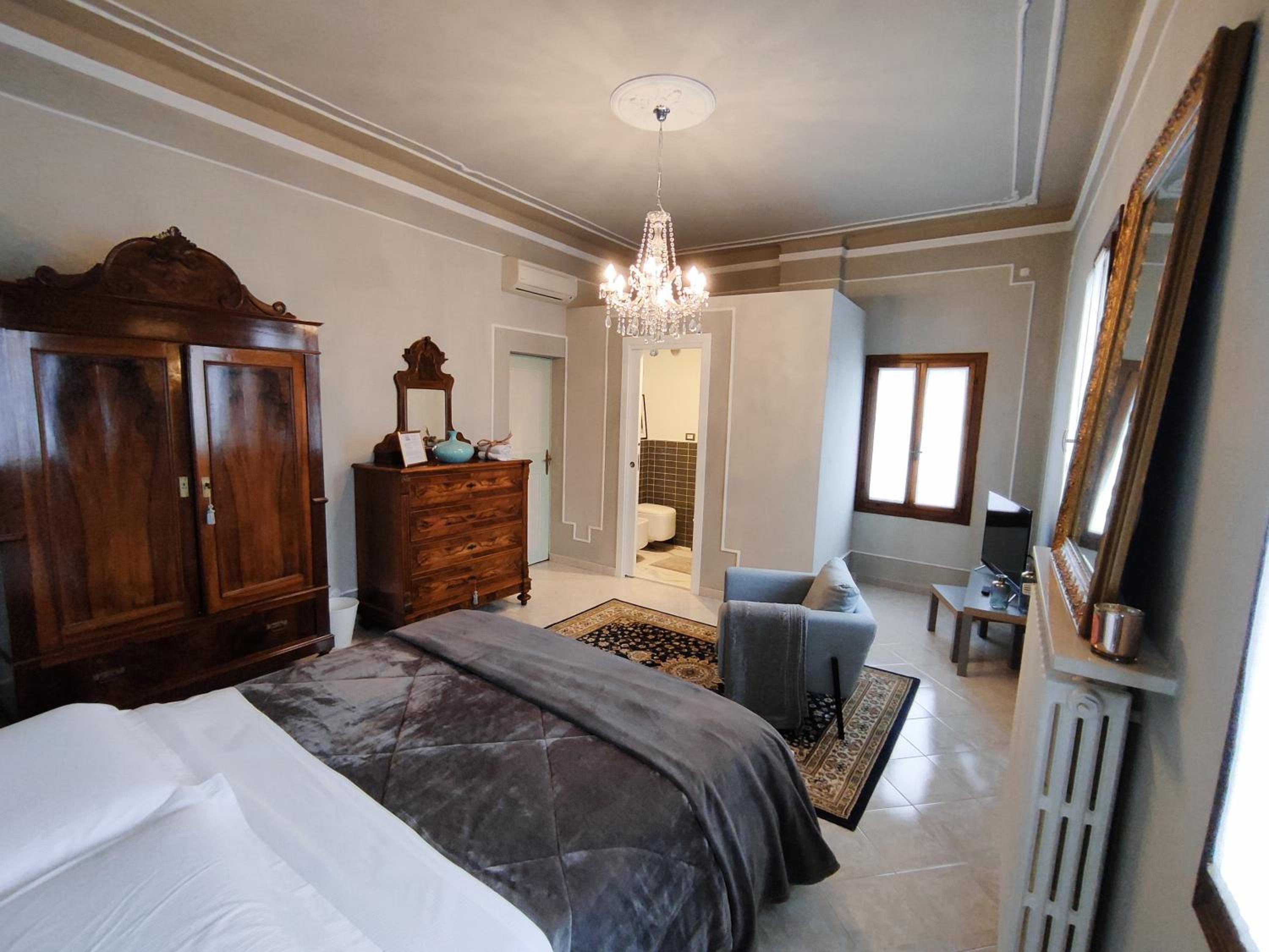 Queen Room - Photo 6