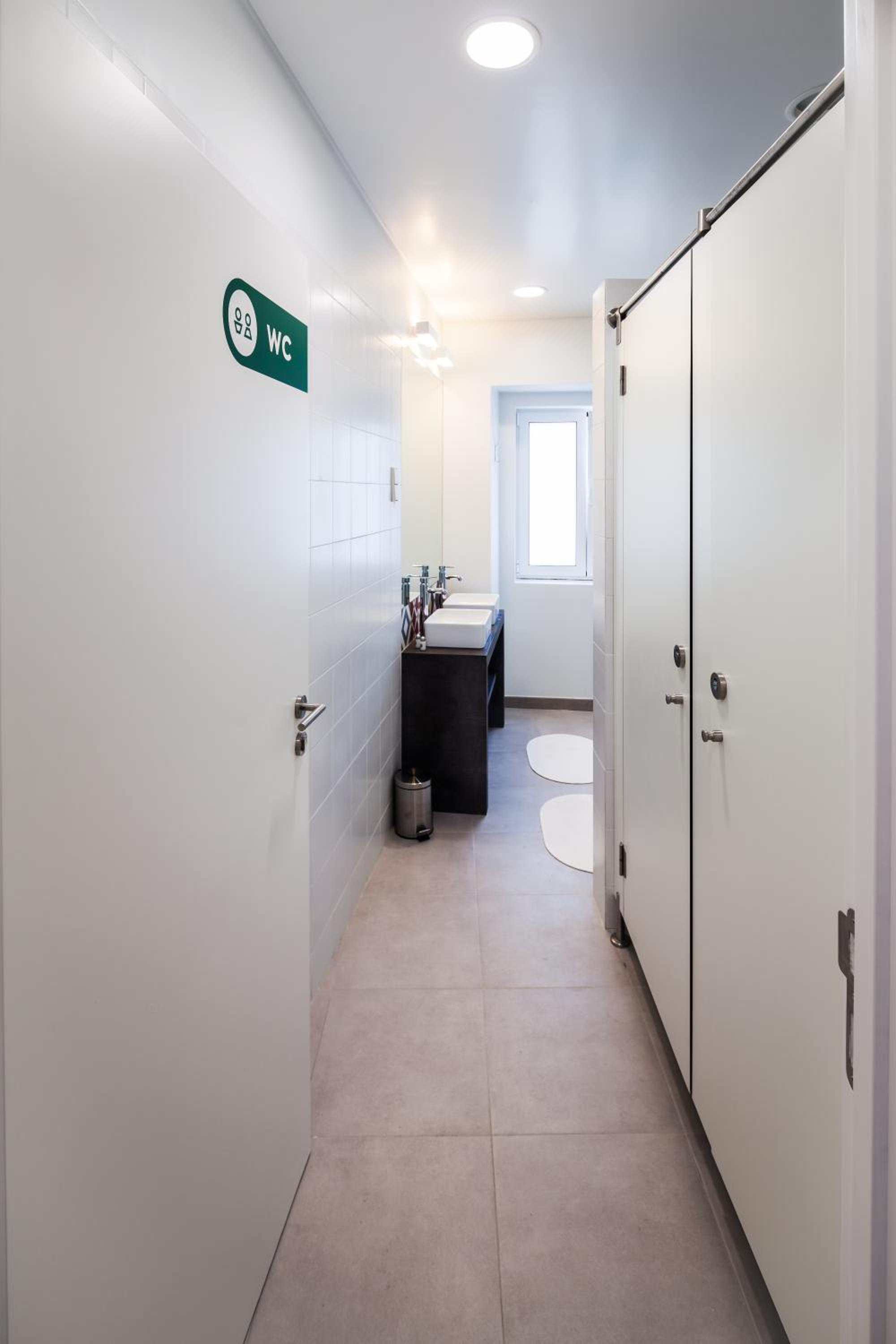 Economy Quadruple Room with Shared Bathroom photo 1