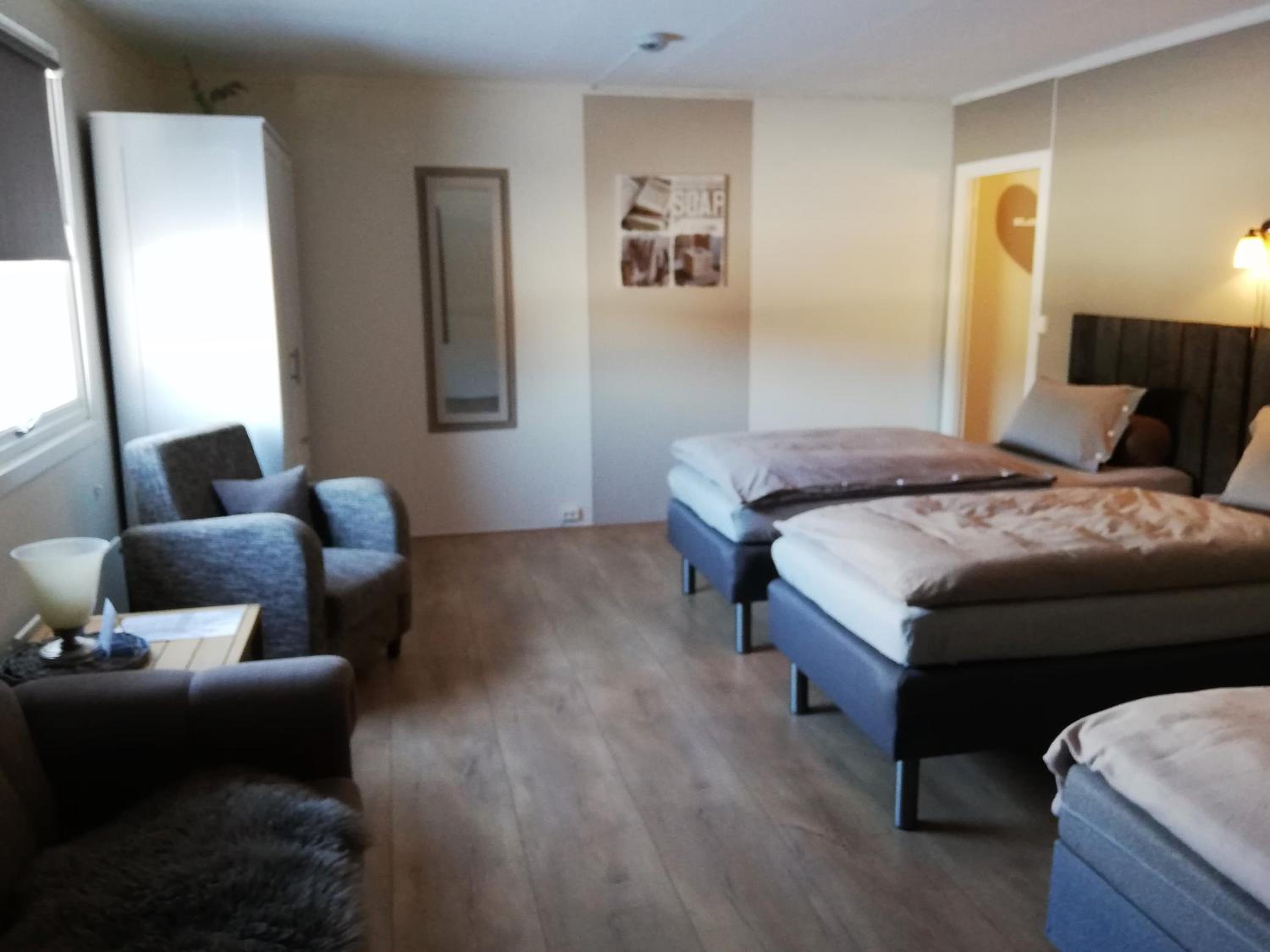 Family Room with Private Bathroom photo 3