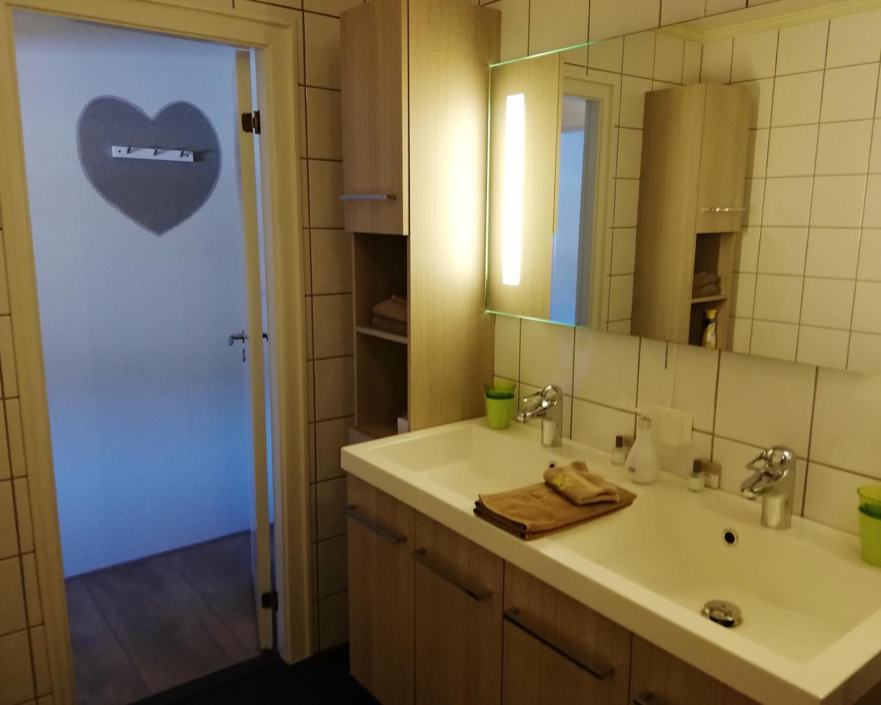 Family Room with Private Bathroom photo 3