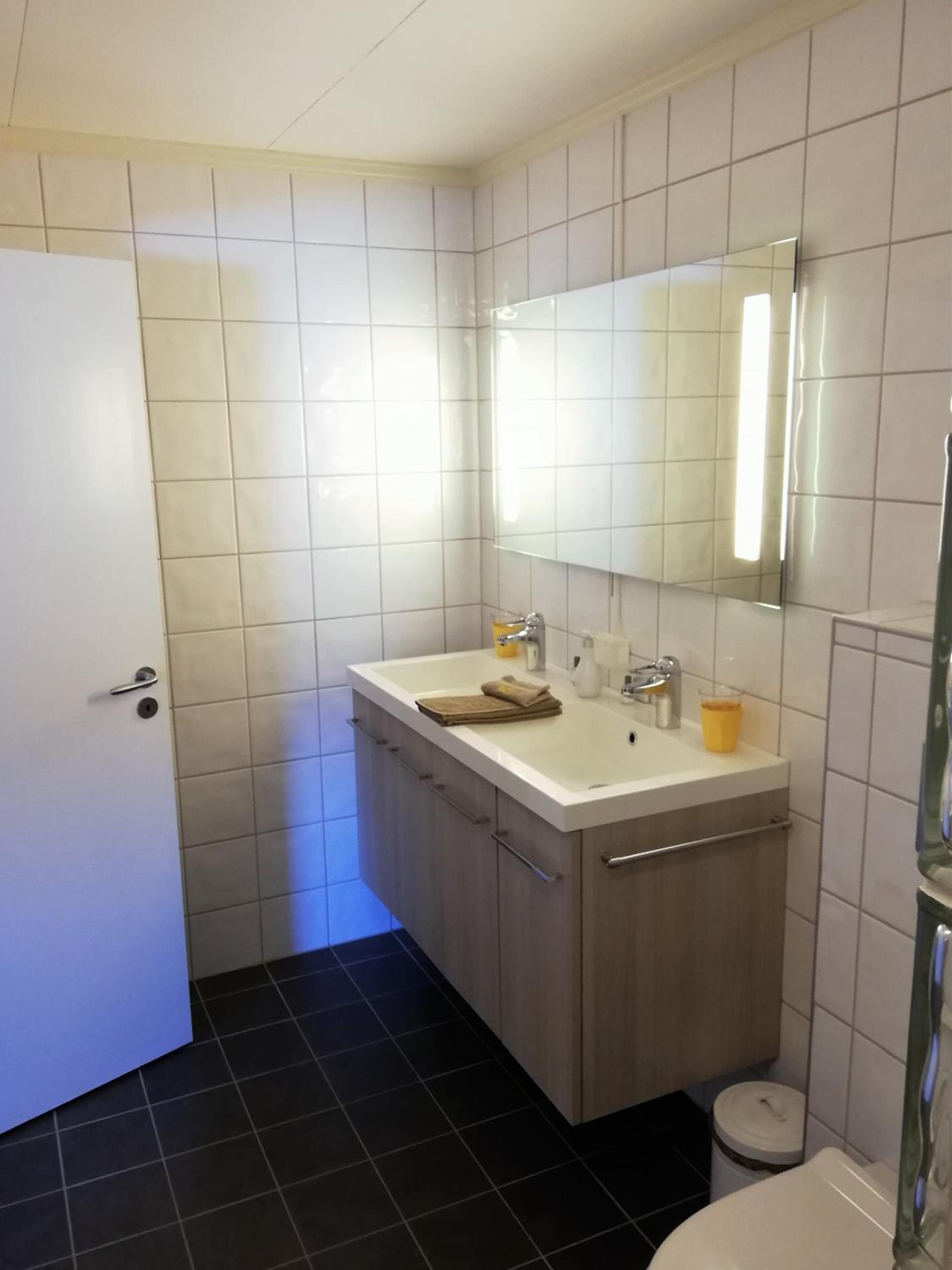 Family Room with Private Bathroom photo 3