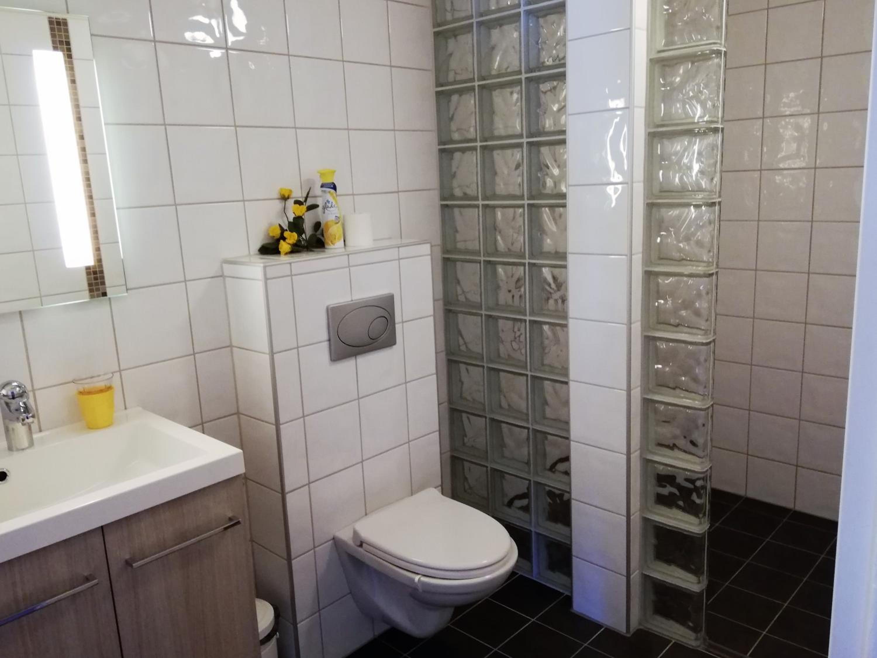 Family Room with Private Bathroom photo 2