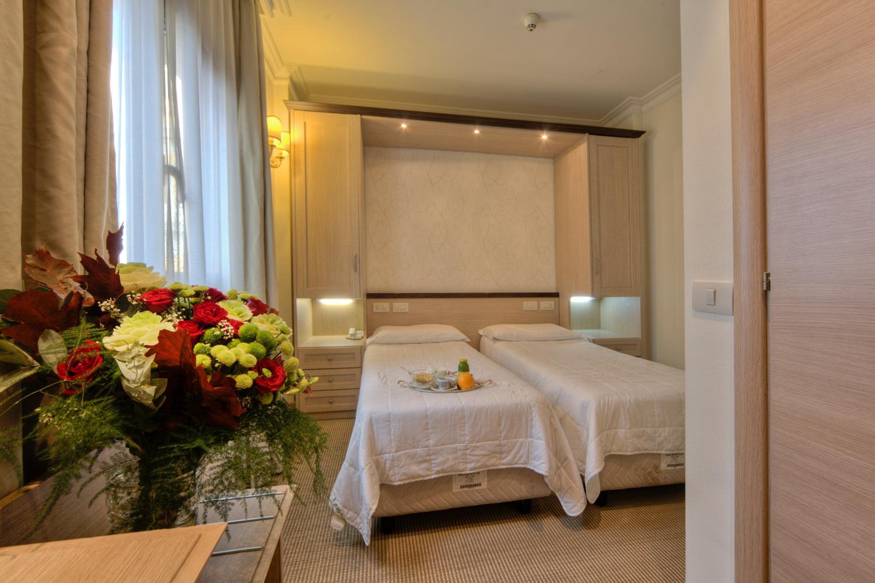 Double or Twin Room photo 3