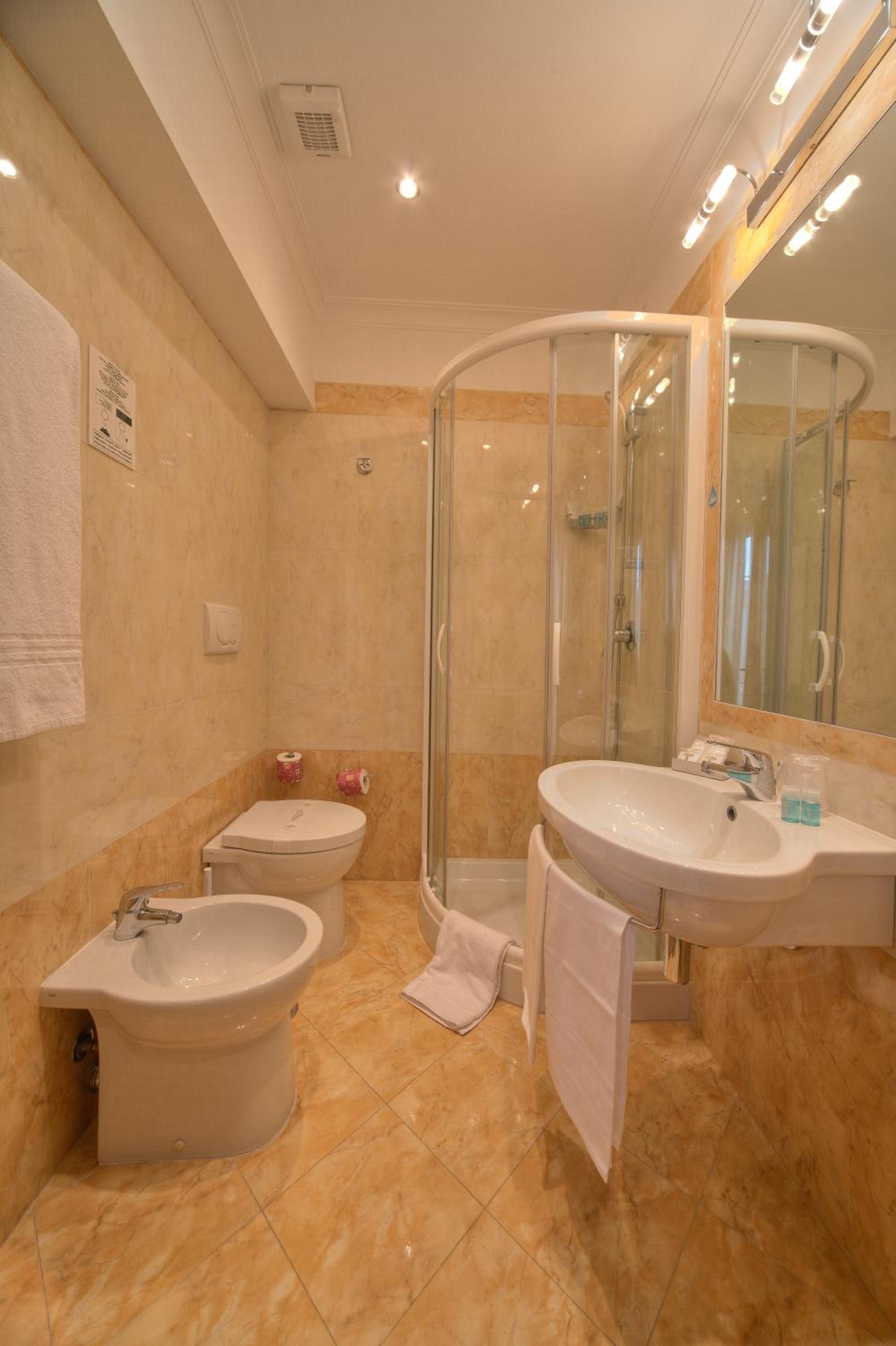 Double or Twin Room photo 3