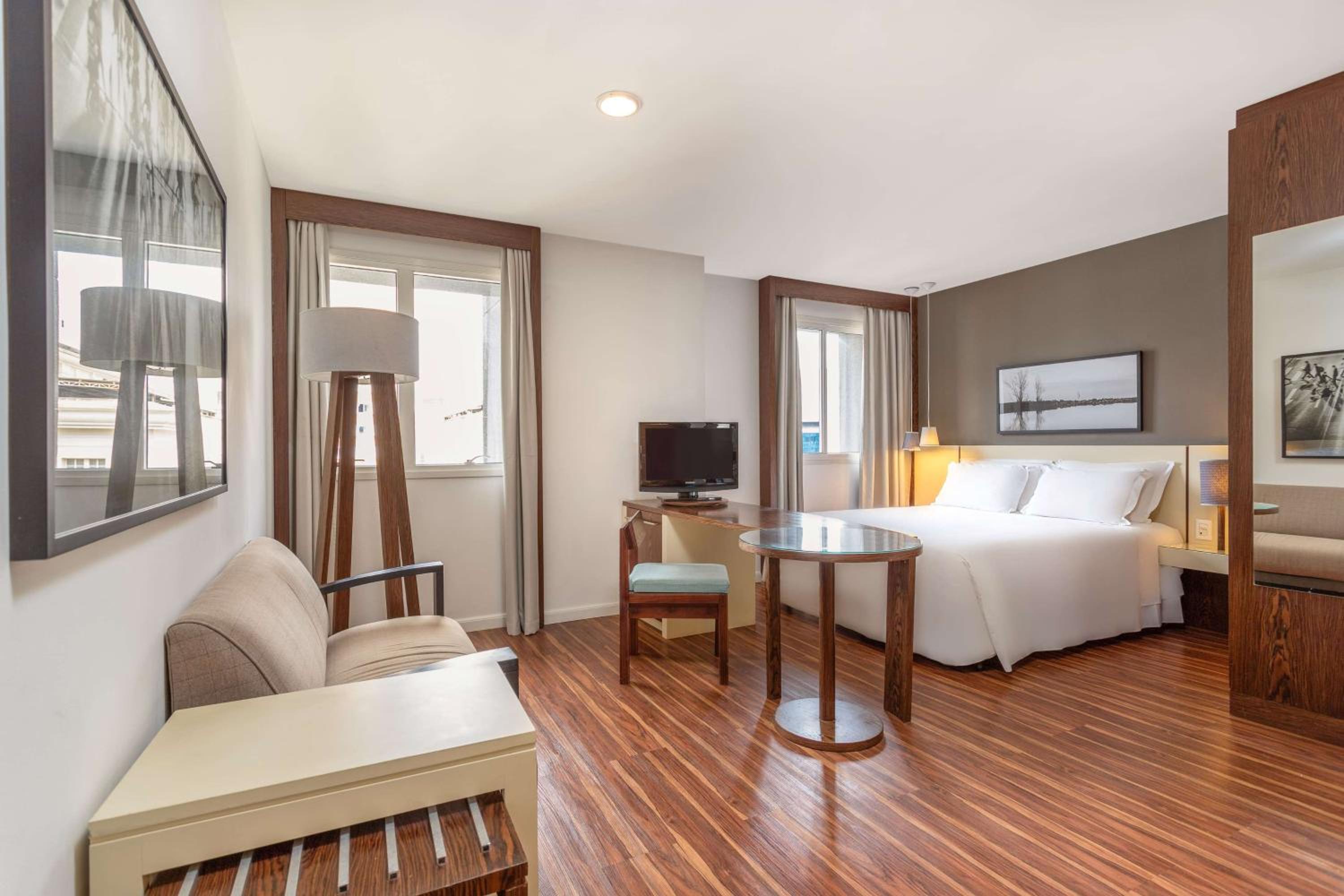 Premium Suite with 1 Queen Bed, Non Smoking