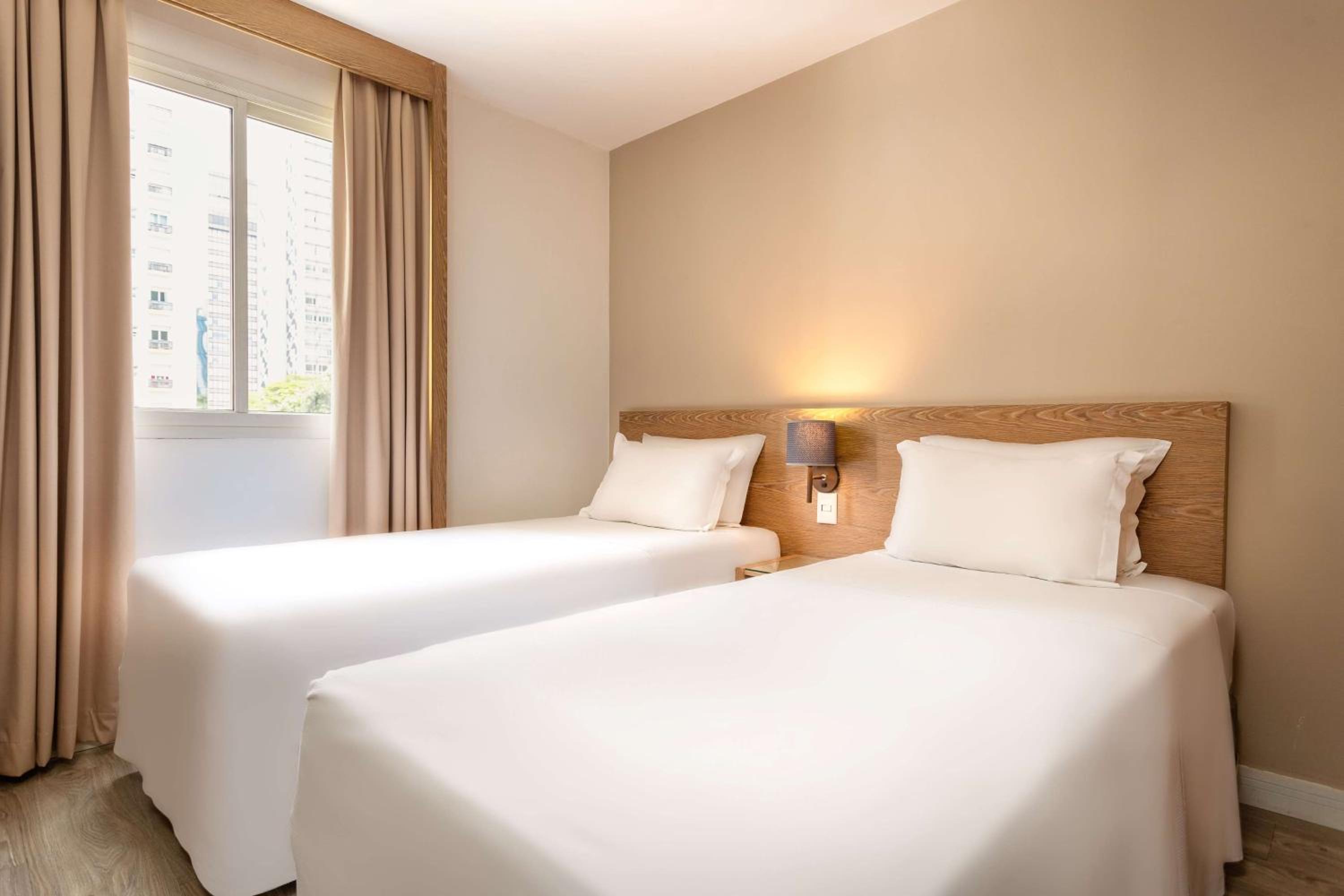 Deluxe Suite with 2 Twin Beds, Non Smoking