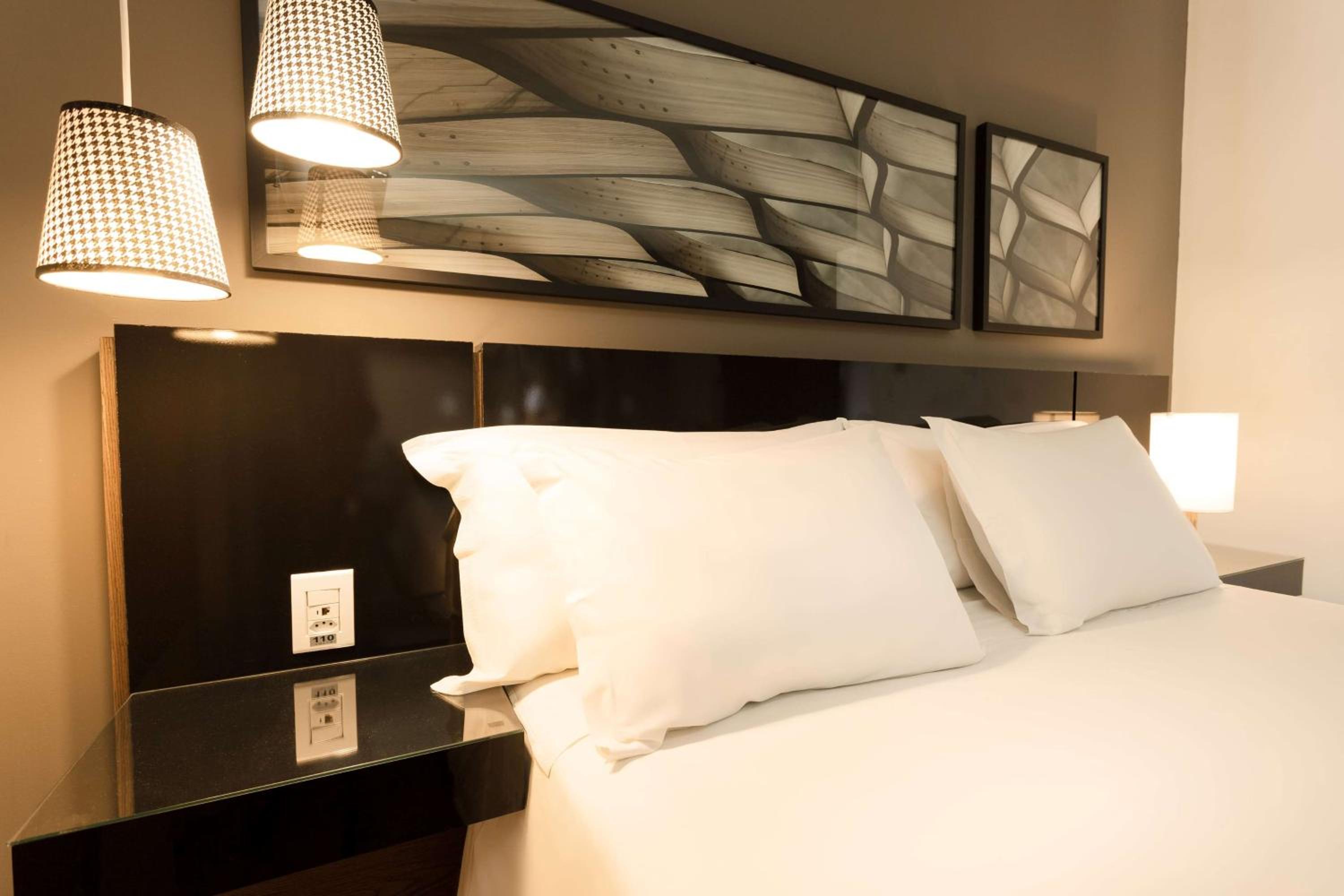 Premium Suite with 1 Queen Bed, Non Smoking