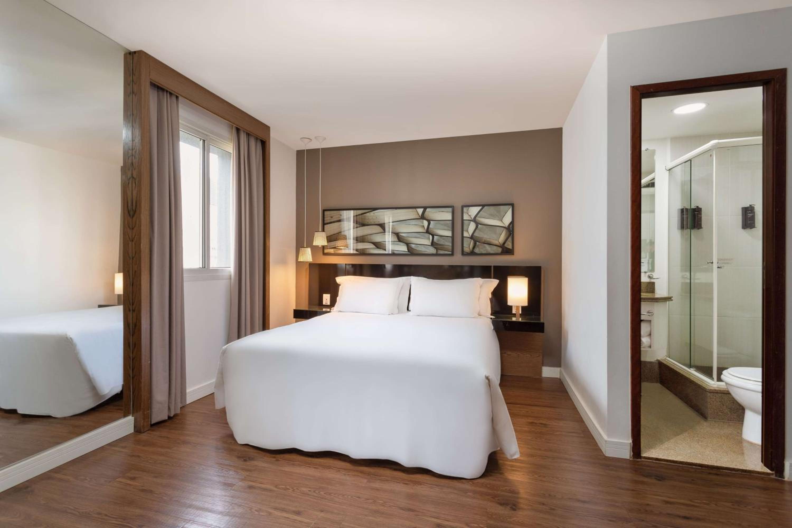 Deluxe Suite with  1 Queen Bed, Non Smoking