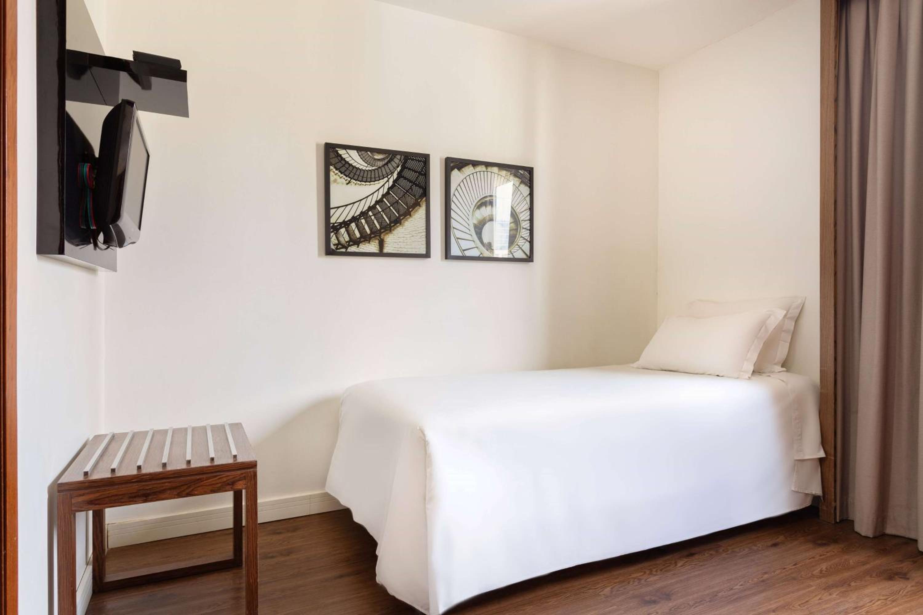 Deluxe Suite with 2 Twin Beds, Non Smoking