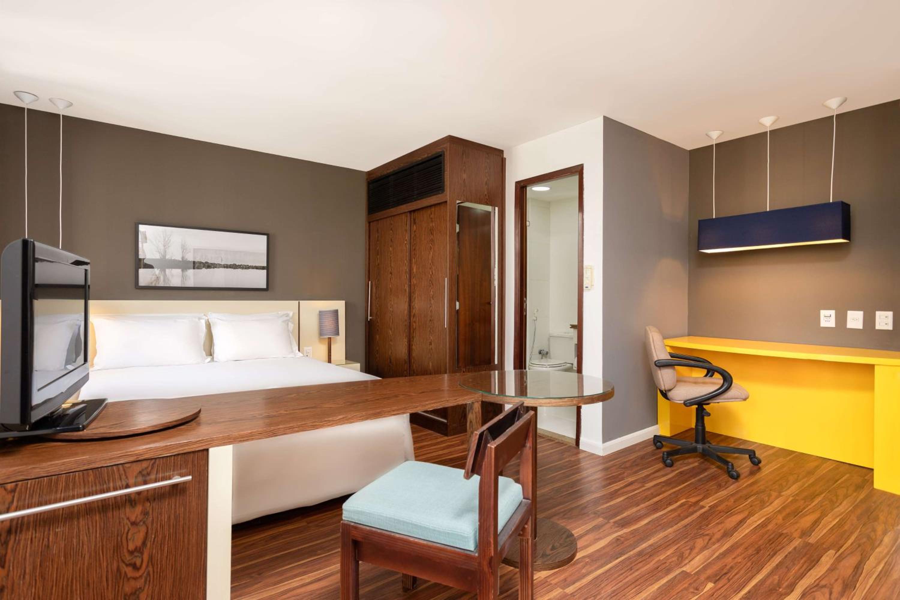 Premium Suite with 1 Queen Bed, Non Smoking