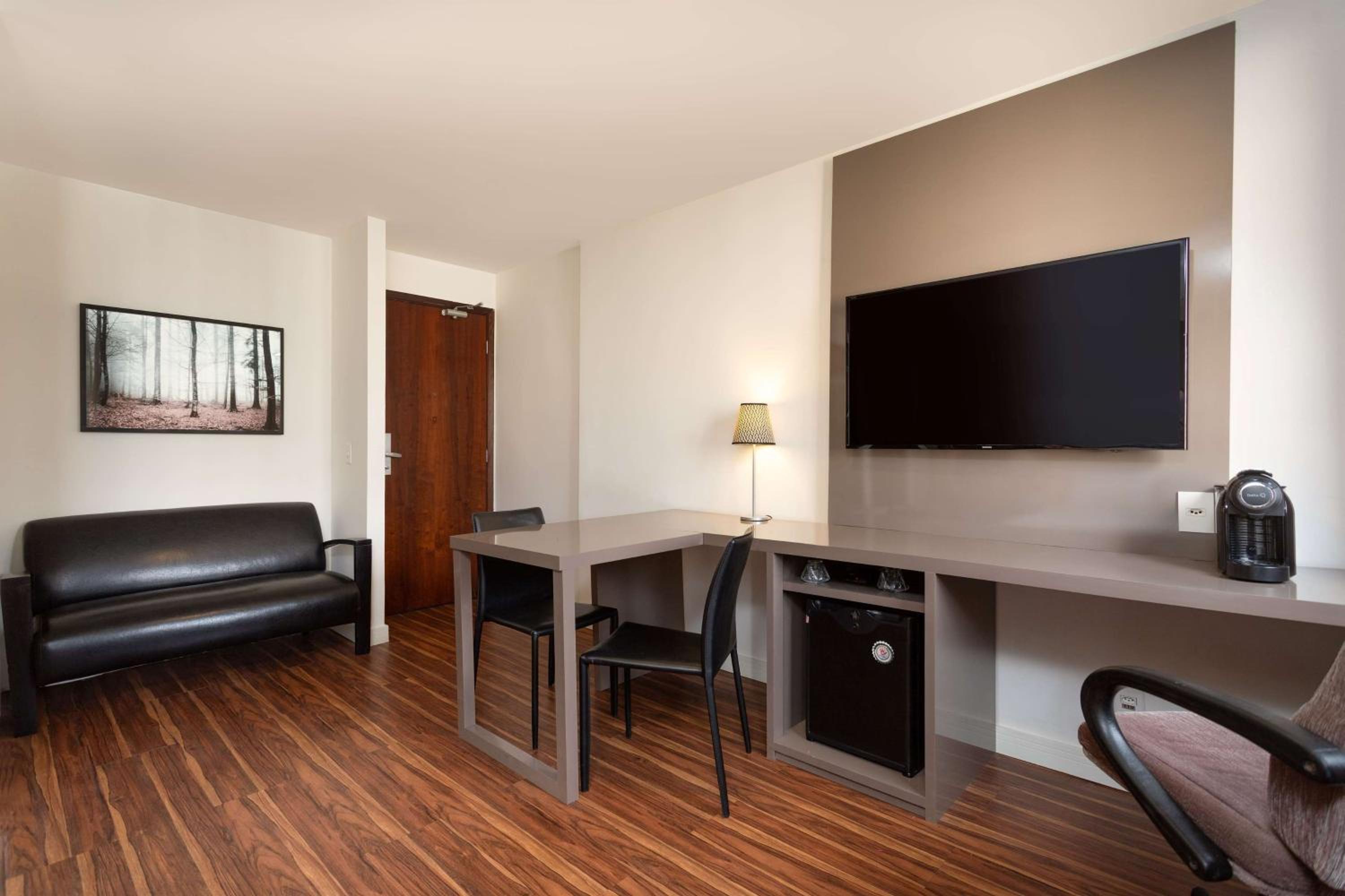 Premium Suite with 2 Twin Beds, Non Smoking