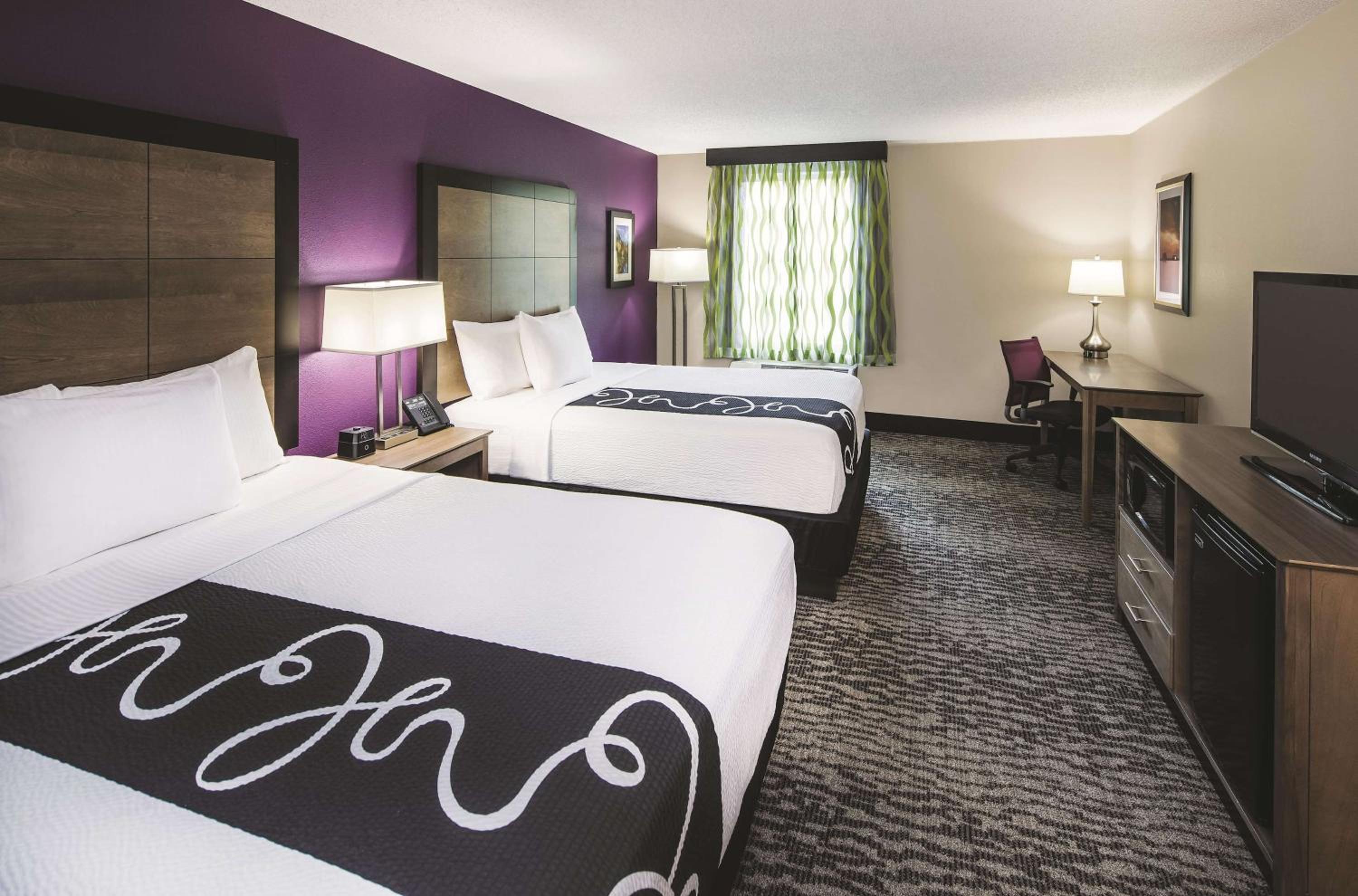 Queen Room with Two Queen Beds and Bath Tub - Mobility Accessible/Non-Smoking