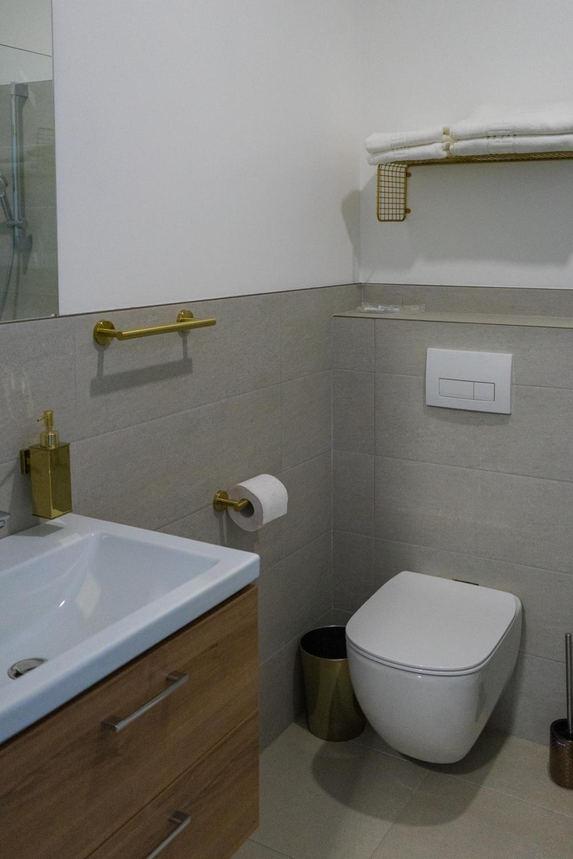 Superior King Room - Photo 16