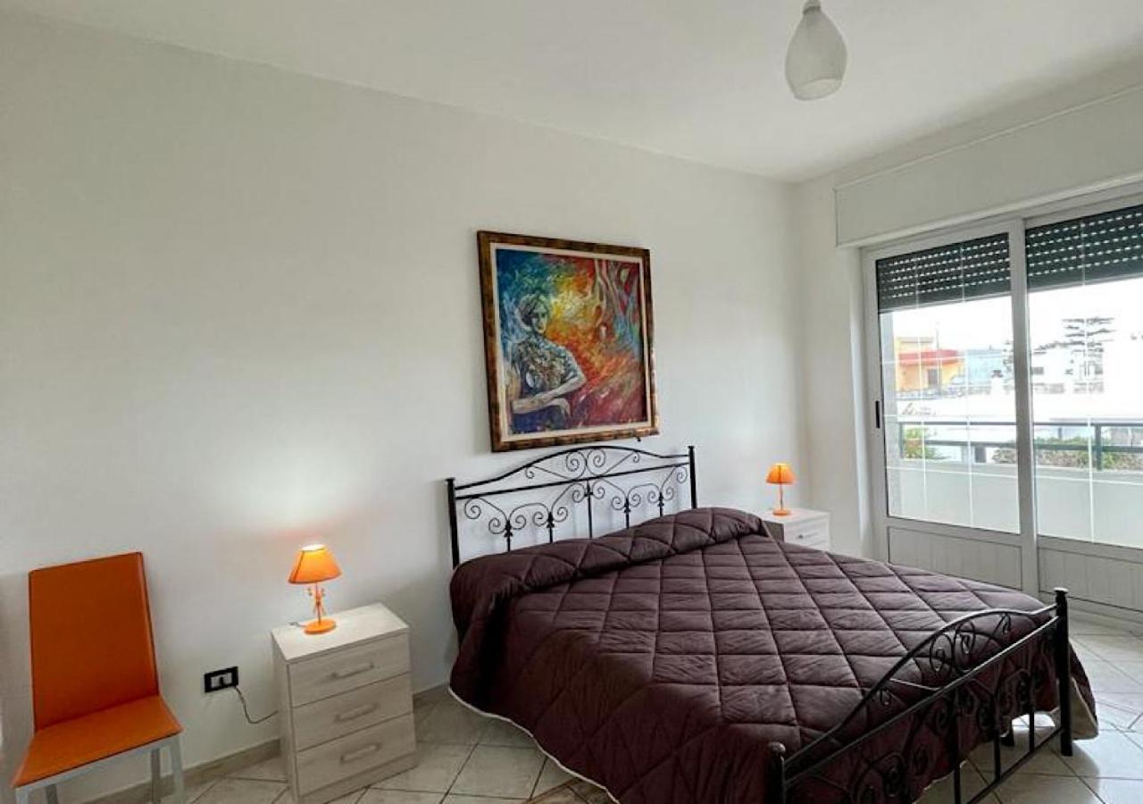 Two-Bedroom House - Photo 1