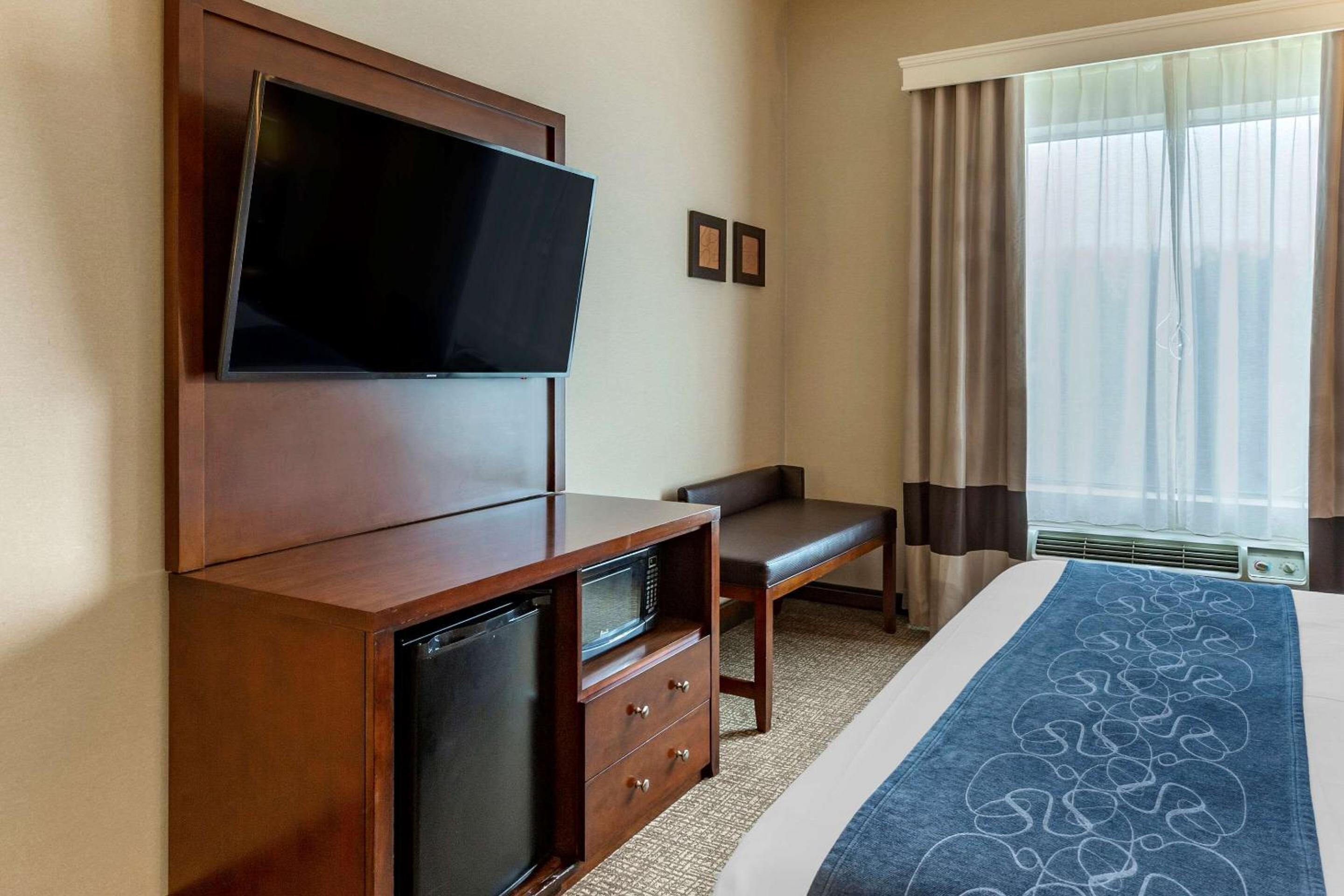 King Suite - Disability Access/Non-Smoking - Photo 2