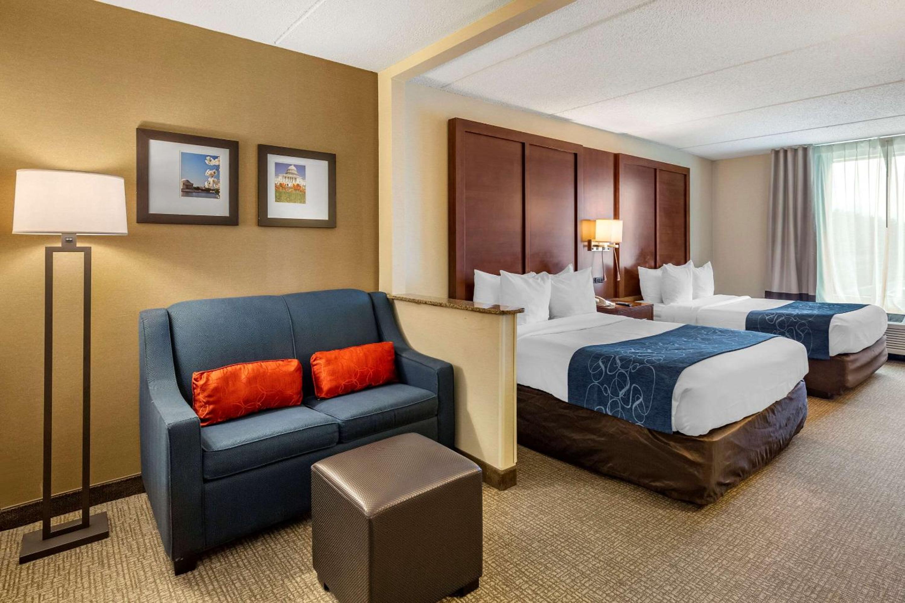 Queen Suite with Two Queen Beds - Photo 1