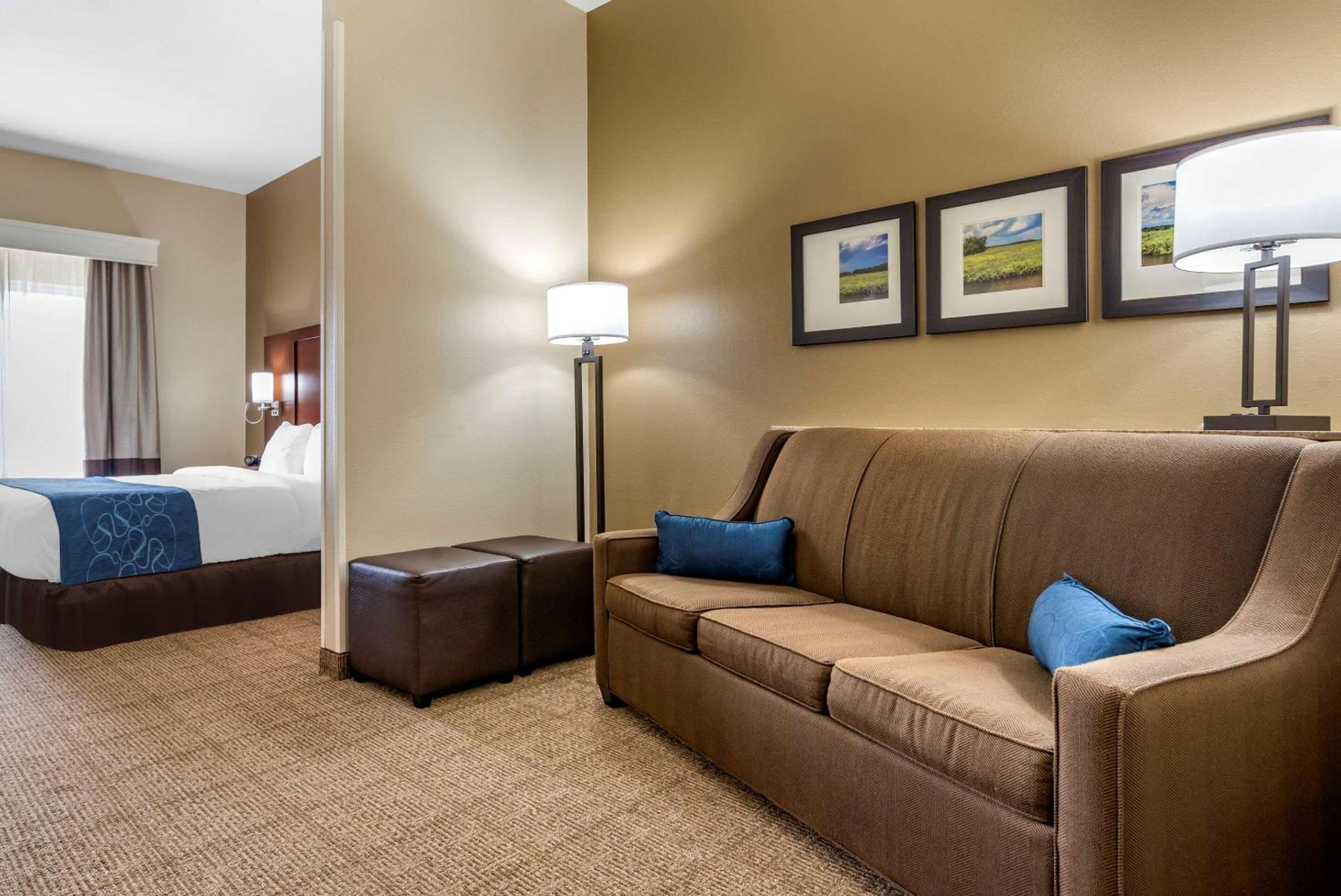 King Suite - Accessible/Non-Smoking - Photo 3