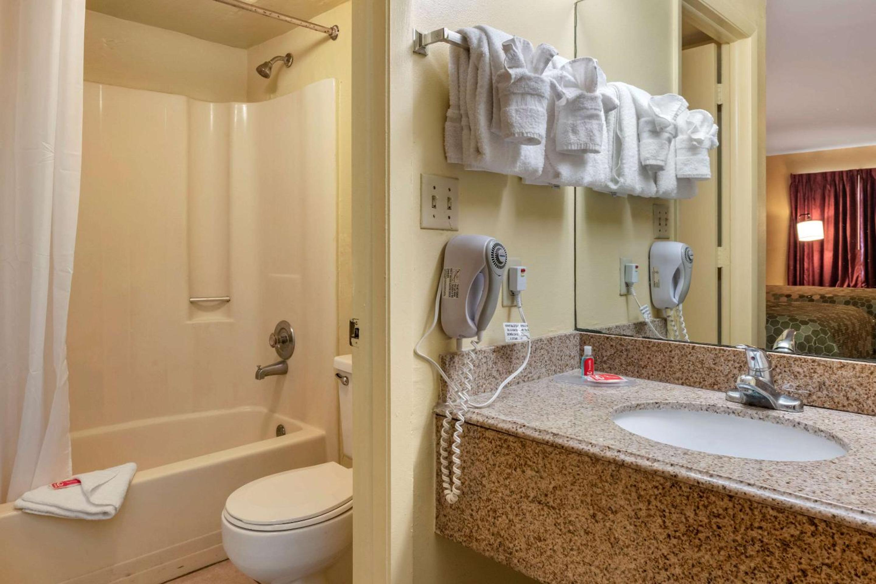 Econo Lodge Inn & Suites Maingate Central, Billede 2