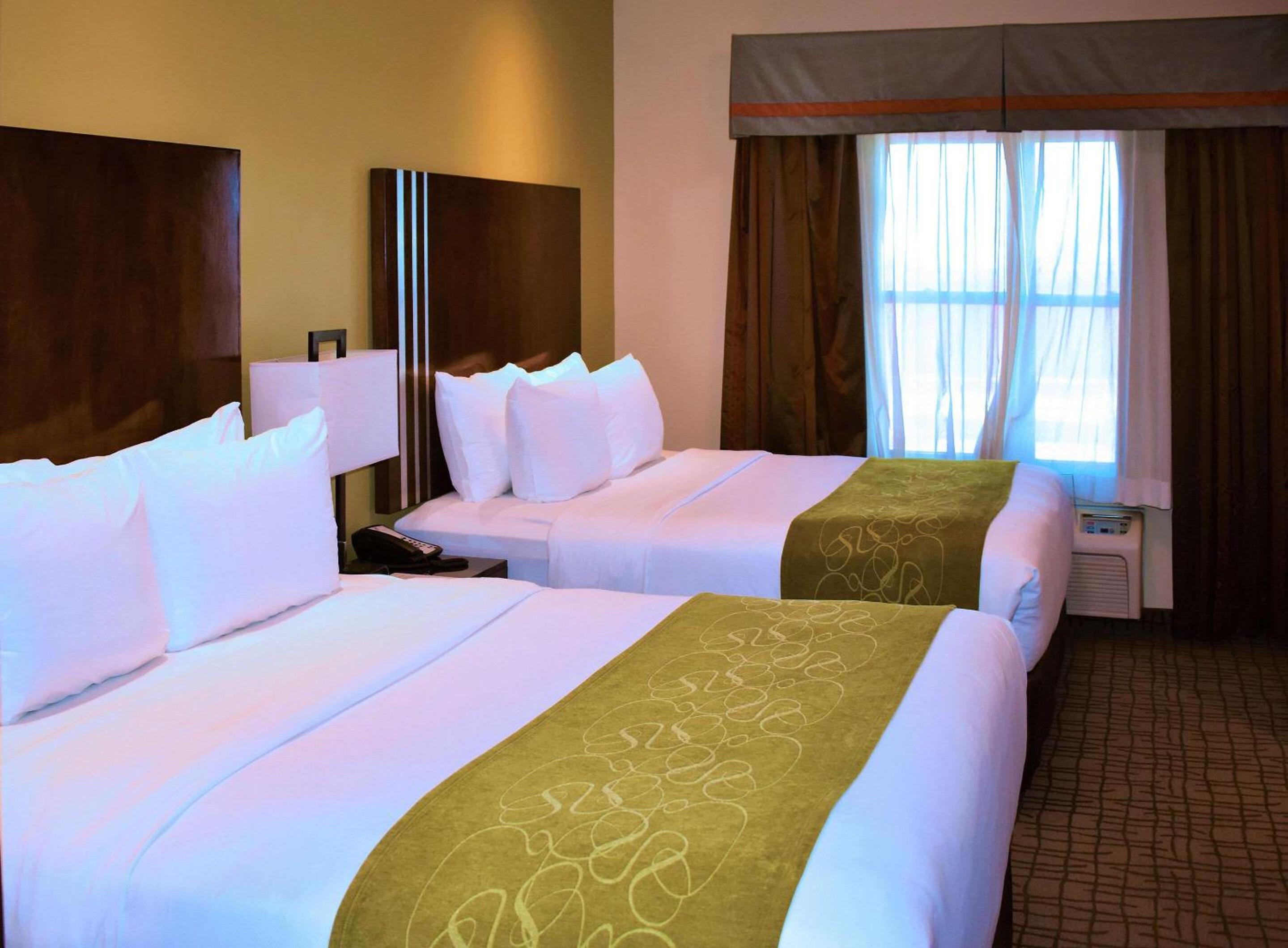Queen Suite with Two Queen Beds - Accessible/Non-Smoking photo 2