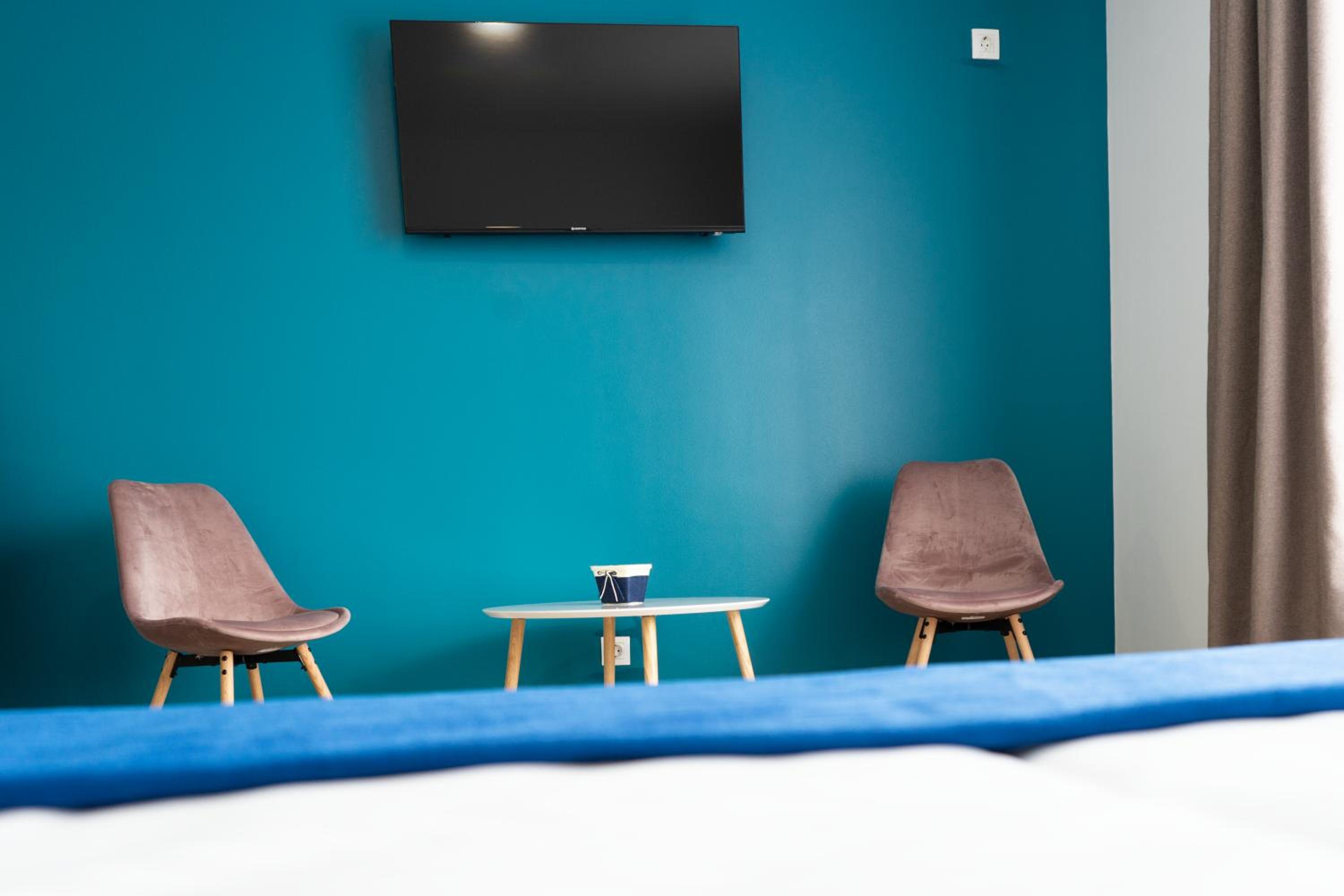 Superior King Room - Photo 9