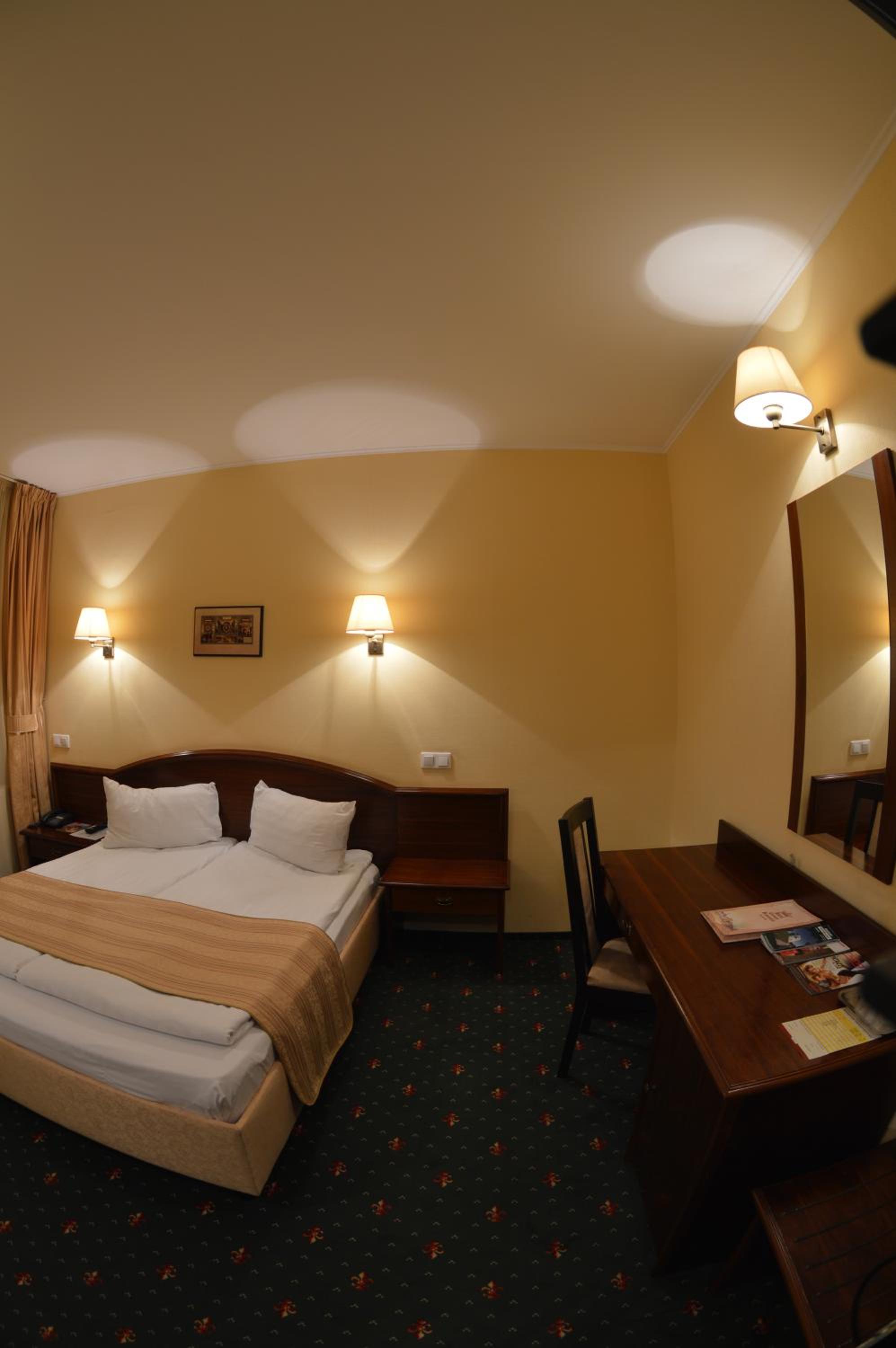 Double Room with Balcony - Photo 3