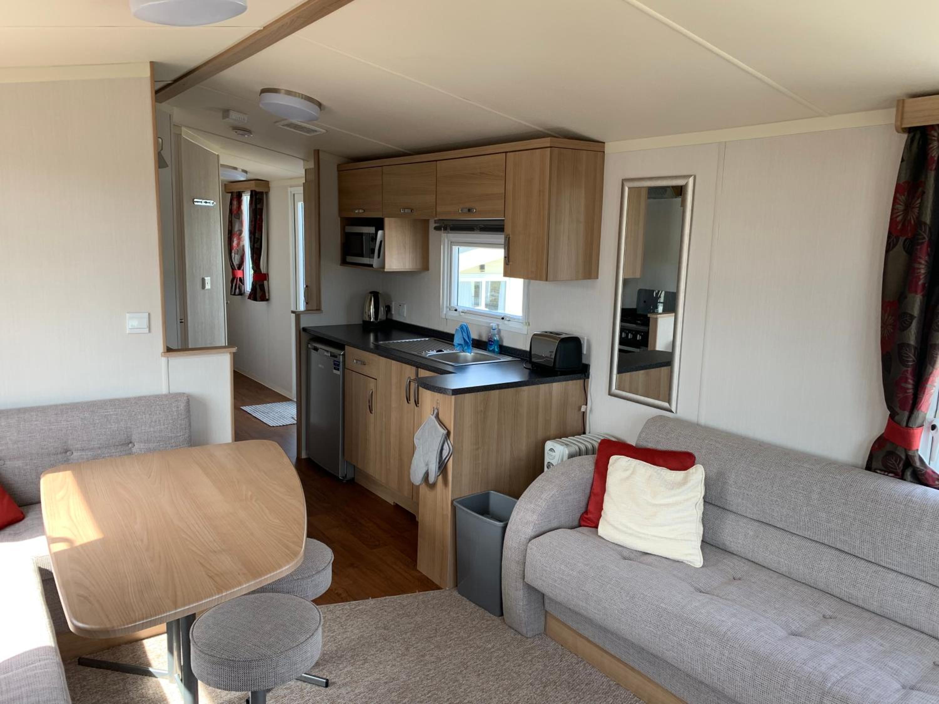 4 Berth Comfort Caravan Pet Free photo 2