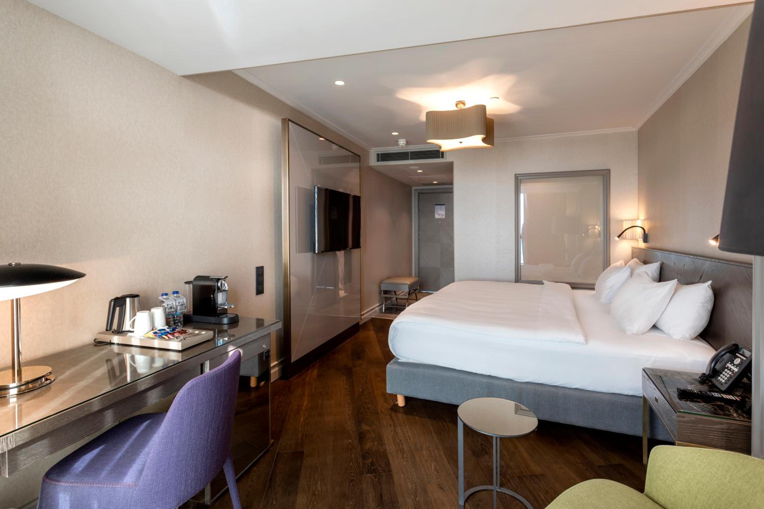 Premium Room with Balcony and Sea View - Photo 7
