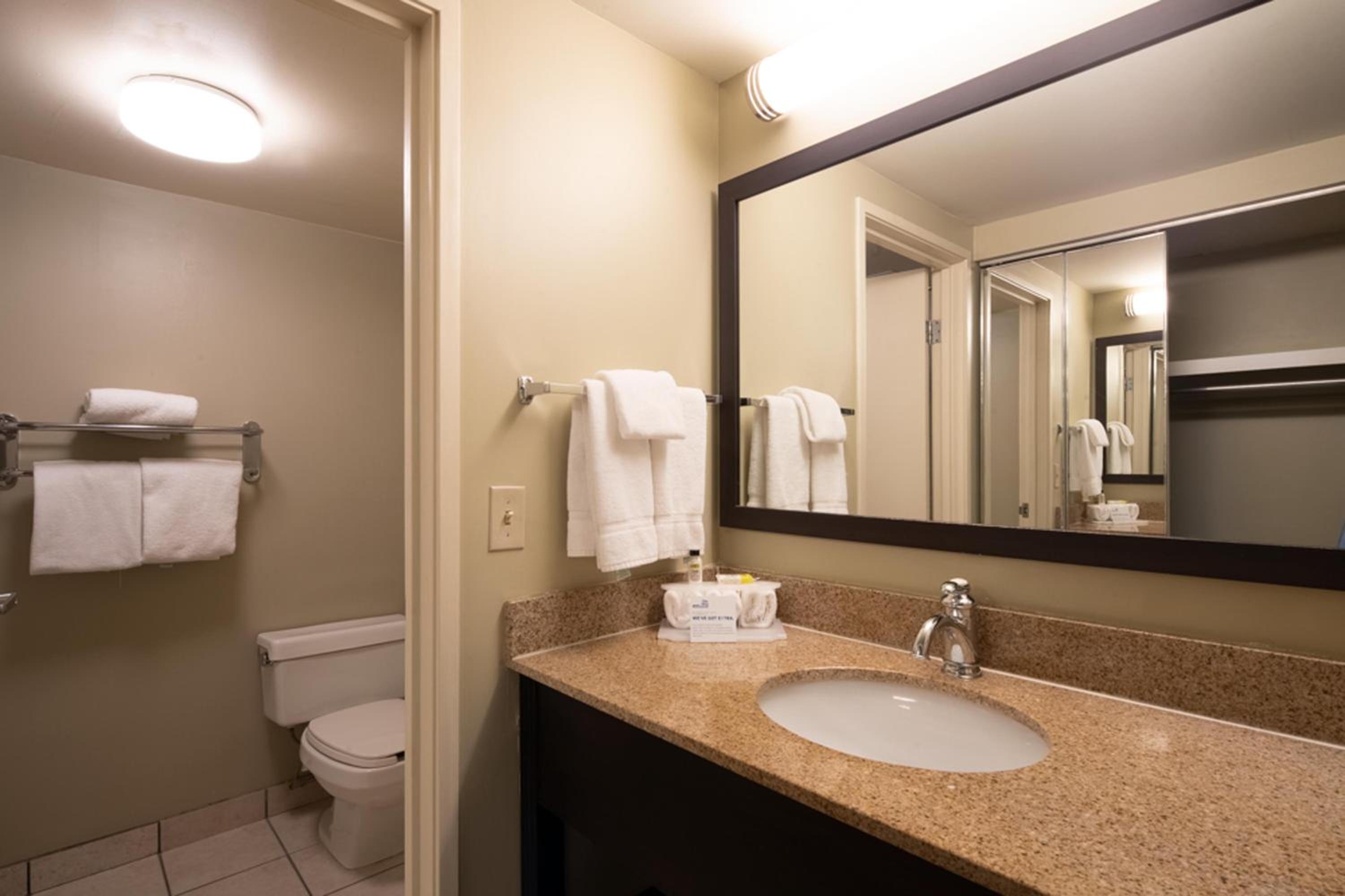 Standard King Room - Photo 2