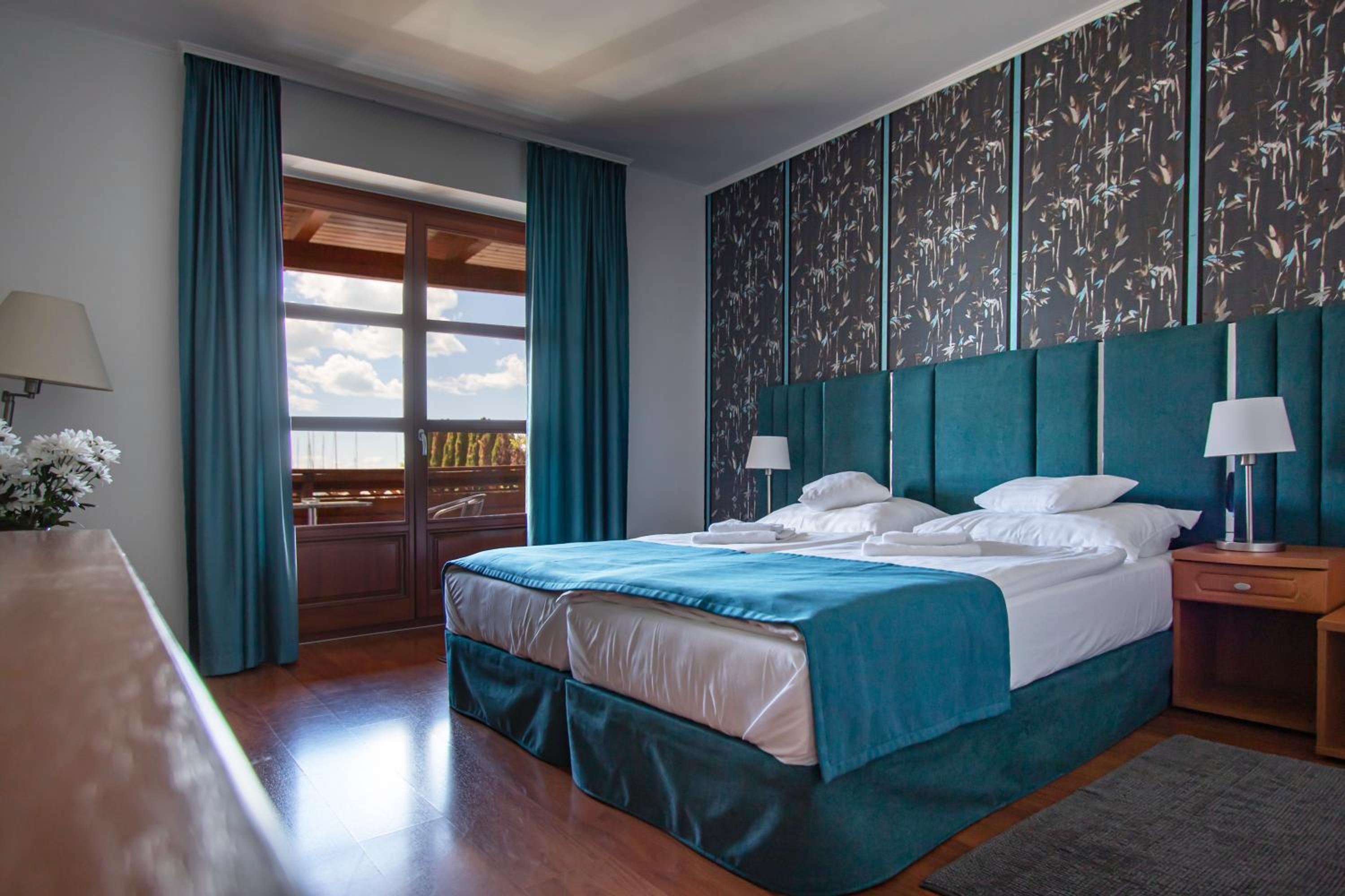 Twin Room with Lake View photo 1