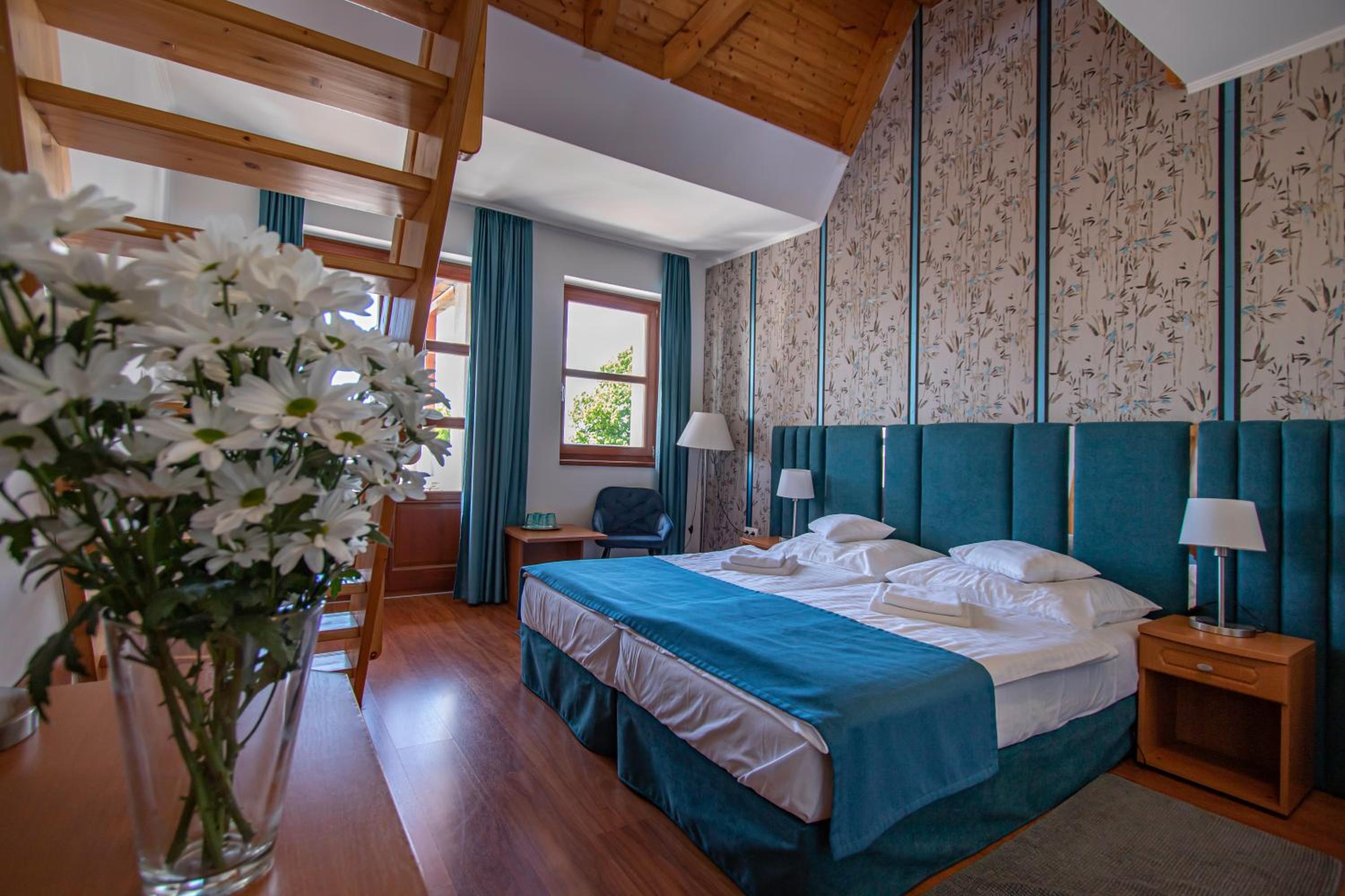 Quadruple Room with Lake View photo 3