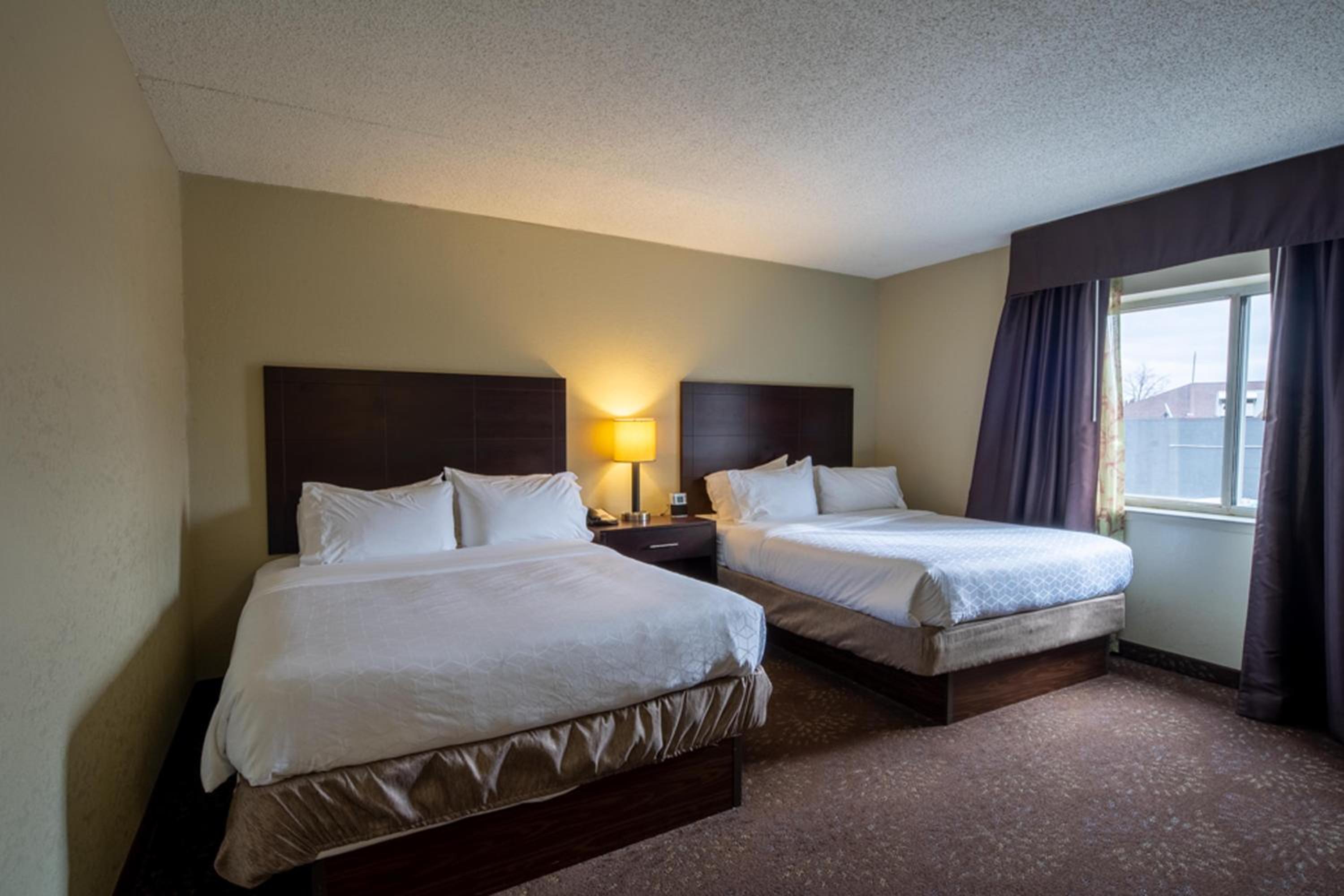 Queen Suite with Two Queen Beds - Photo 7