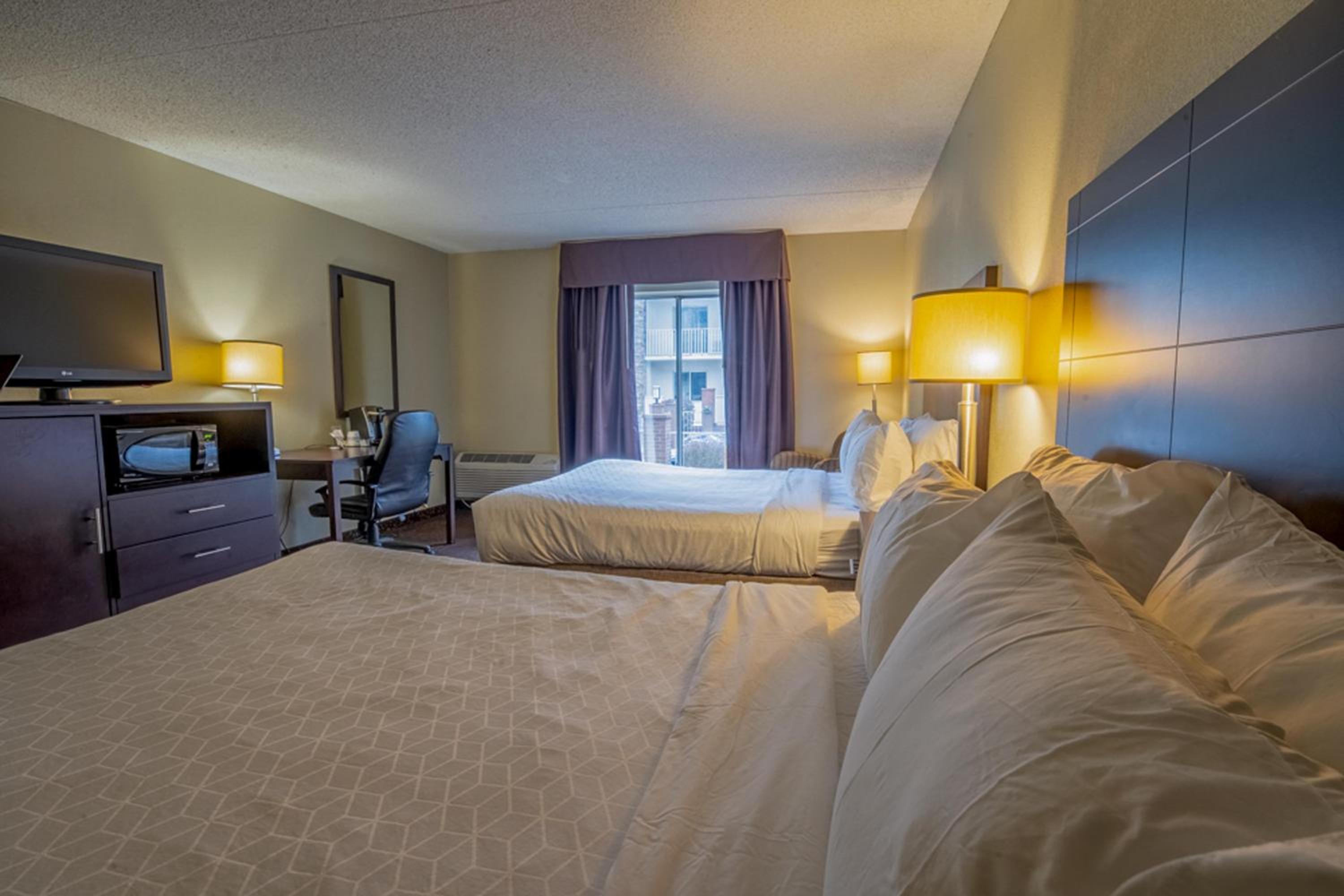 Standard Room with Two Queen Beds - Photo 1