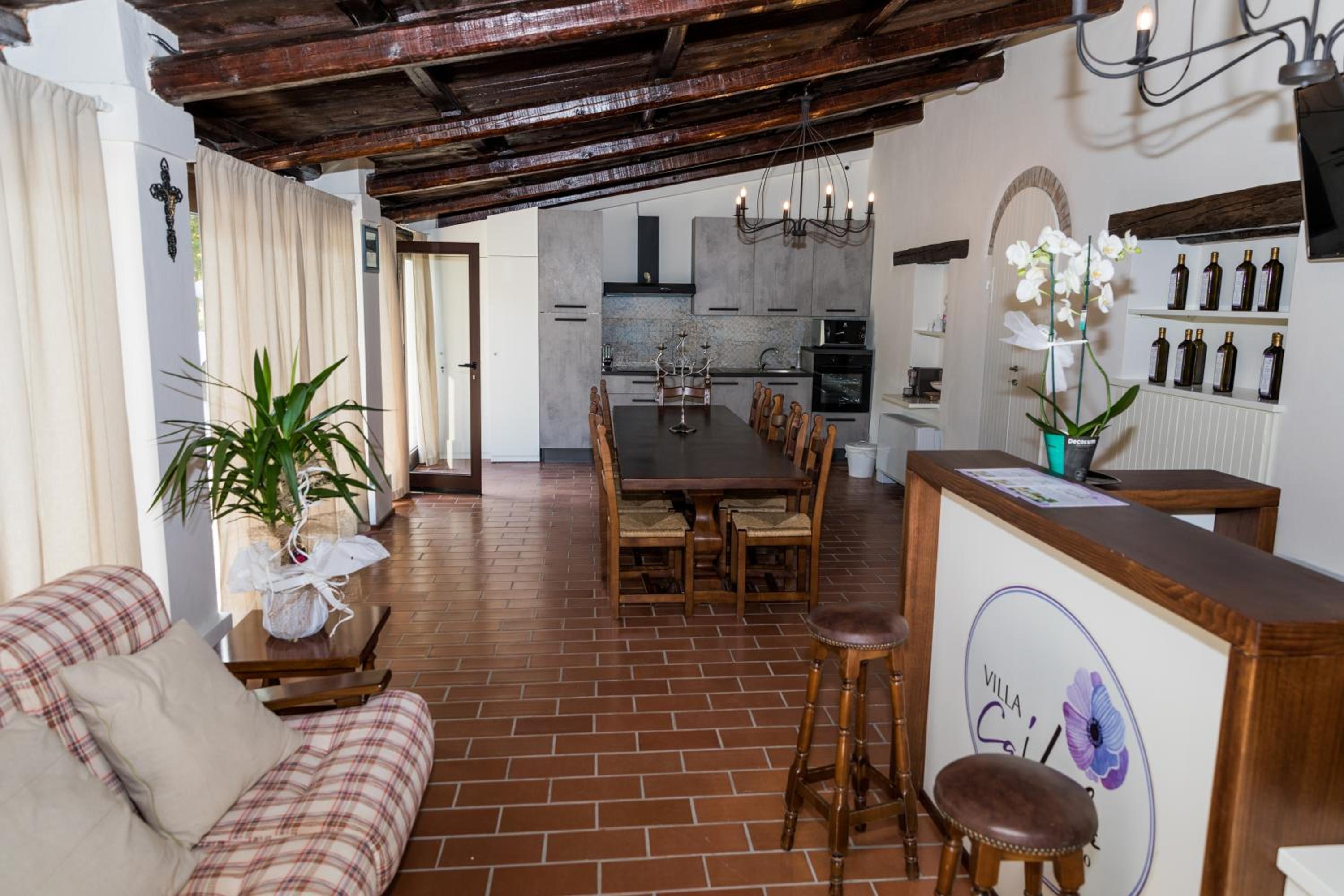 Villa with Private Pool - Photo 35