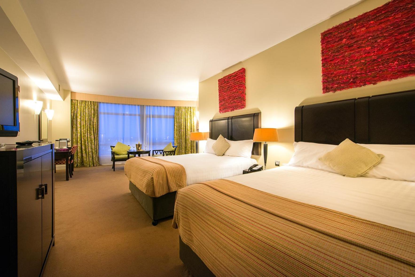 Deluxe Family Room