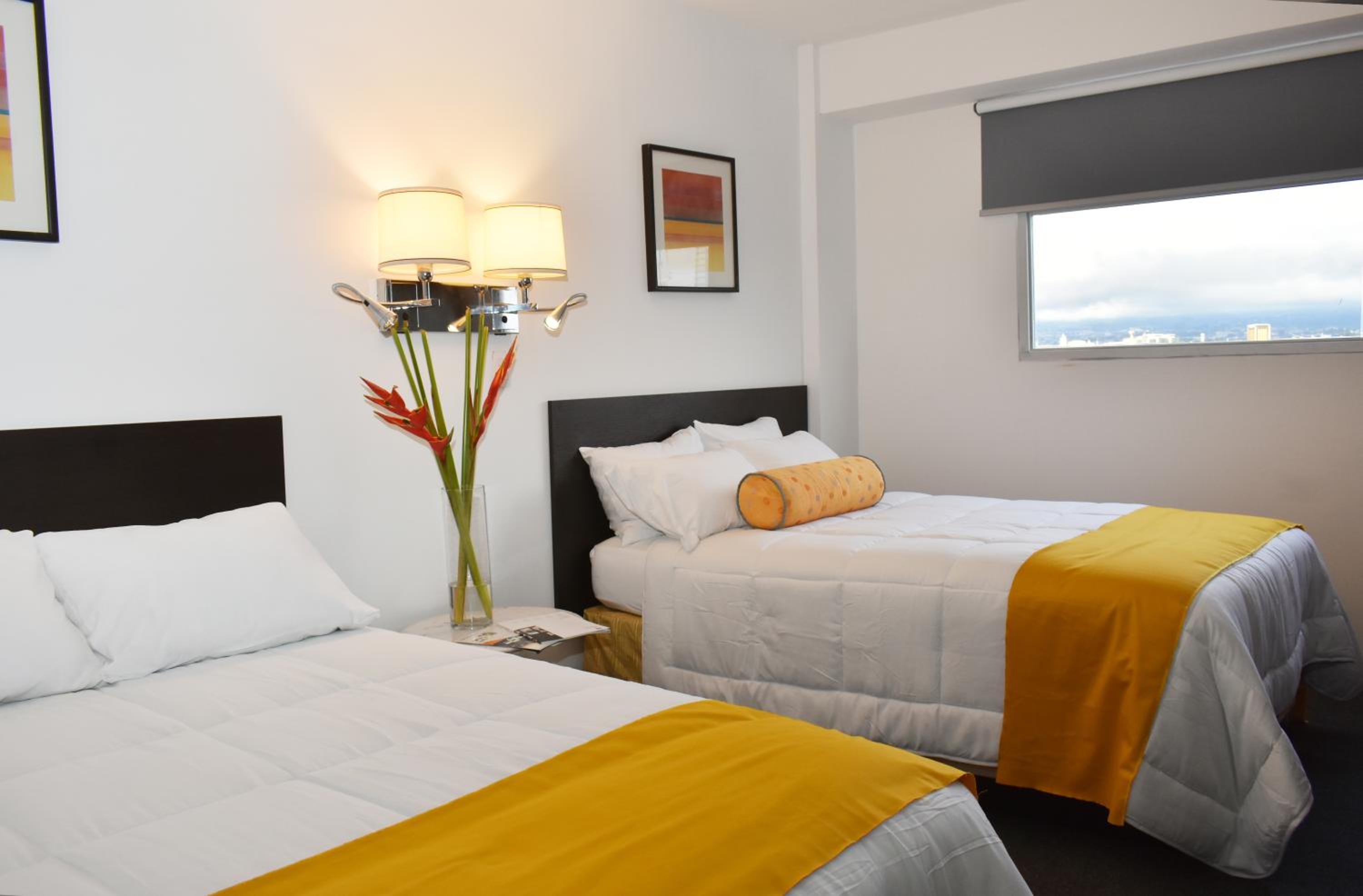 Zweibettzimmer mit Stadtblick