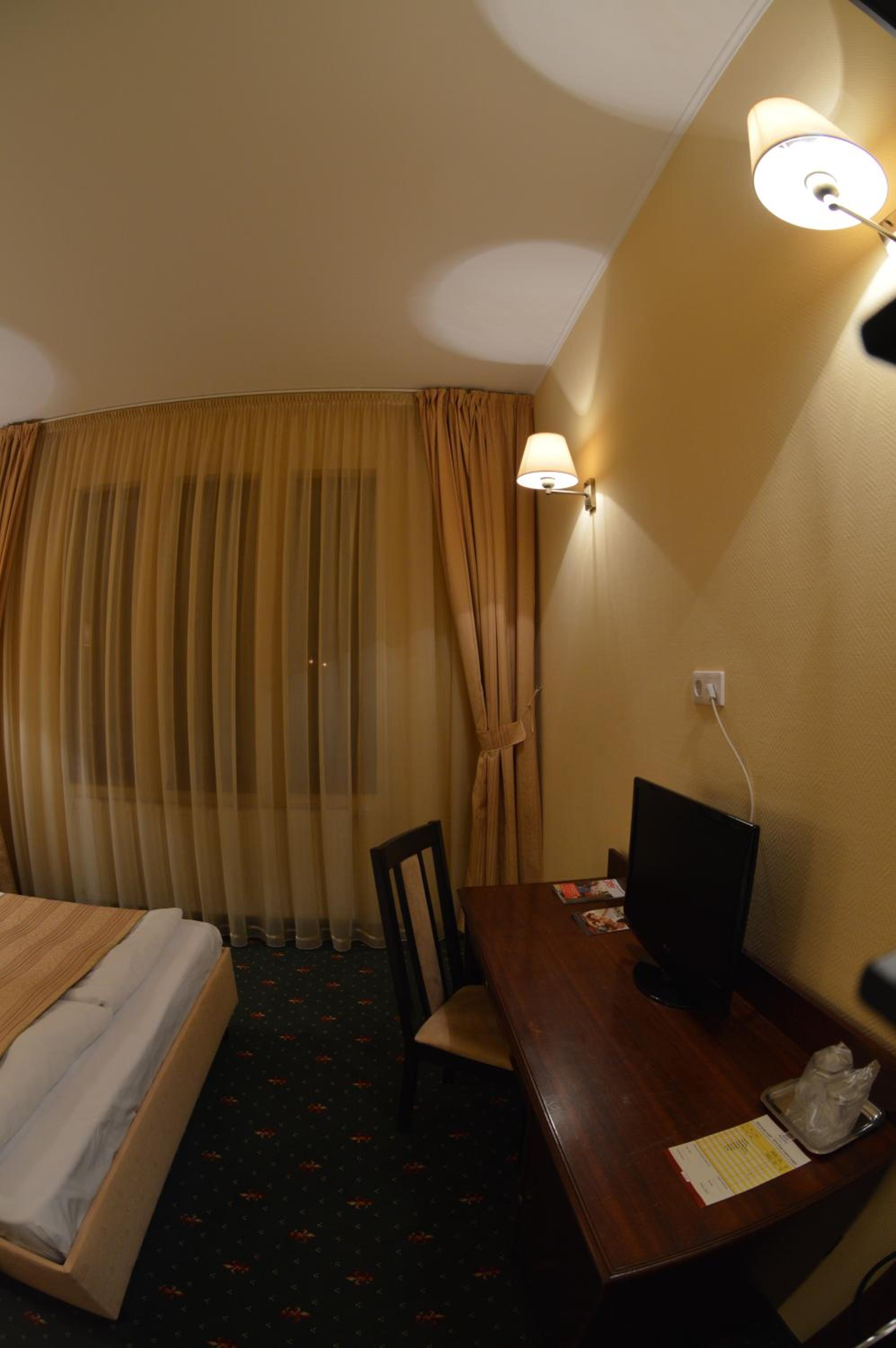 Apartment with Balcony - Photo 12