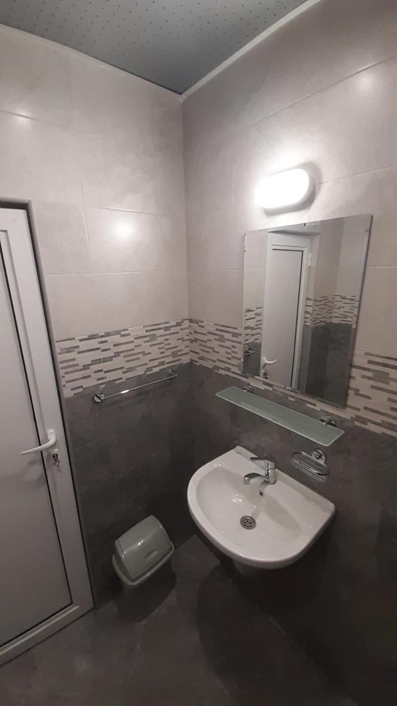 Twin Room - Photo 8