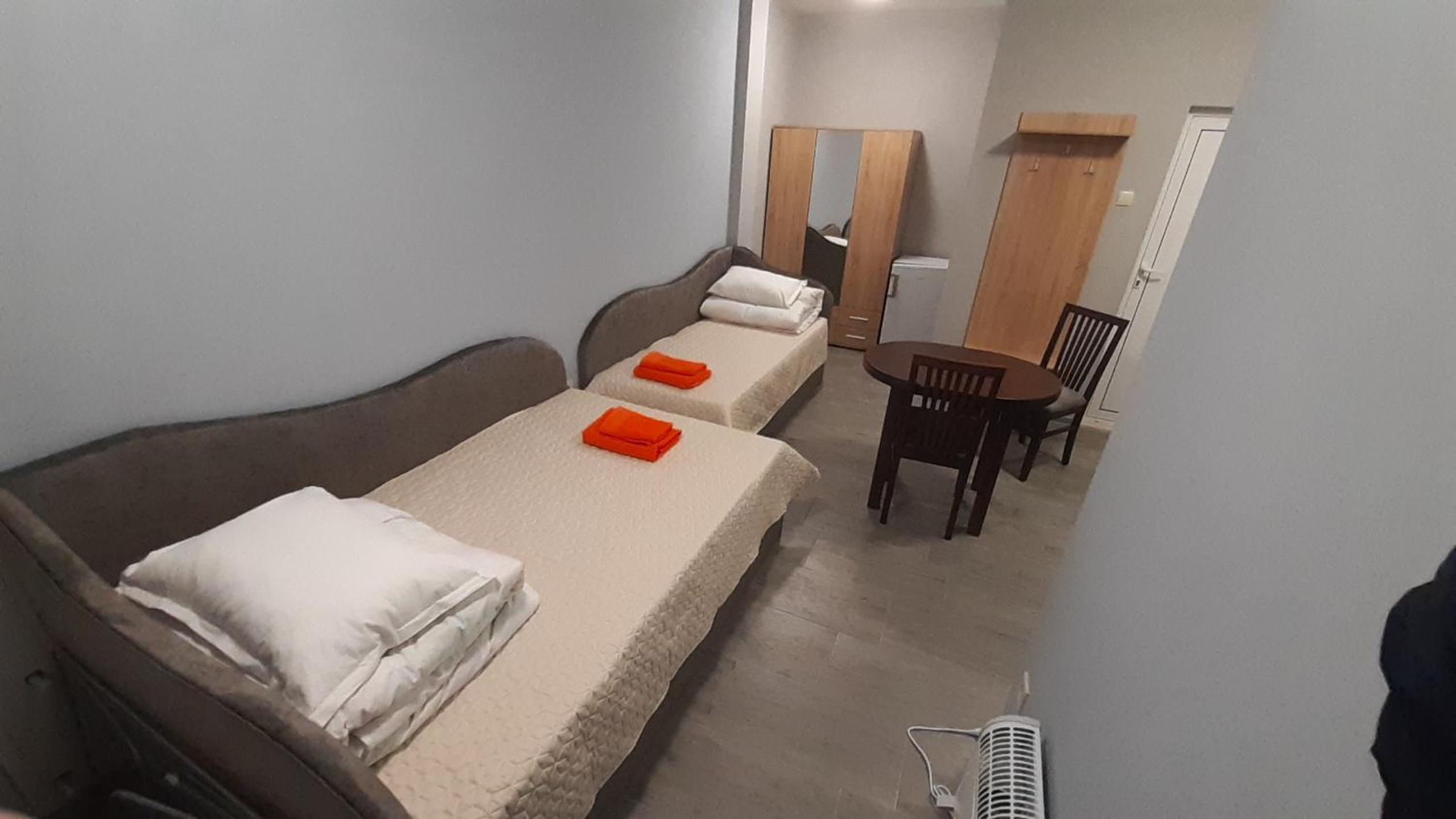 Twin Room - Photo 4