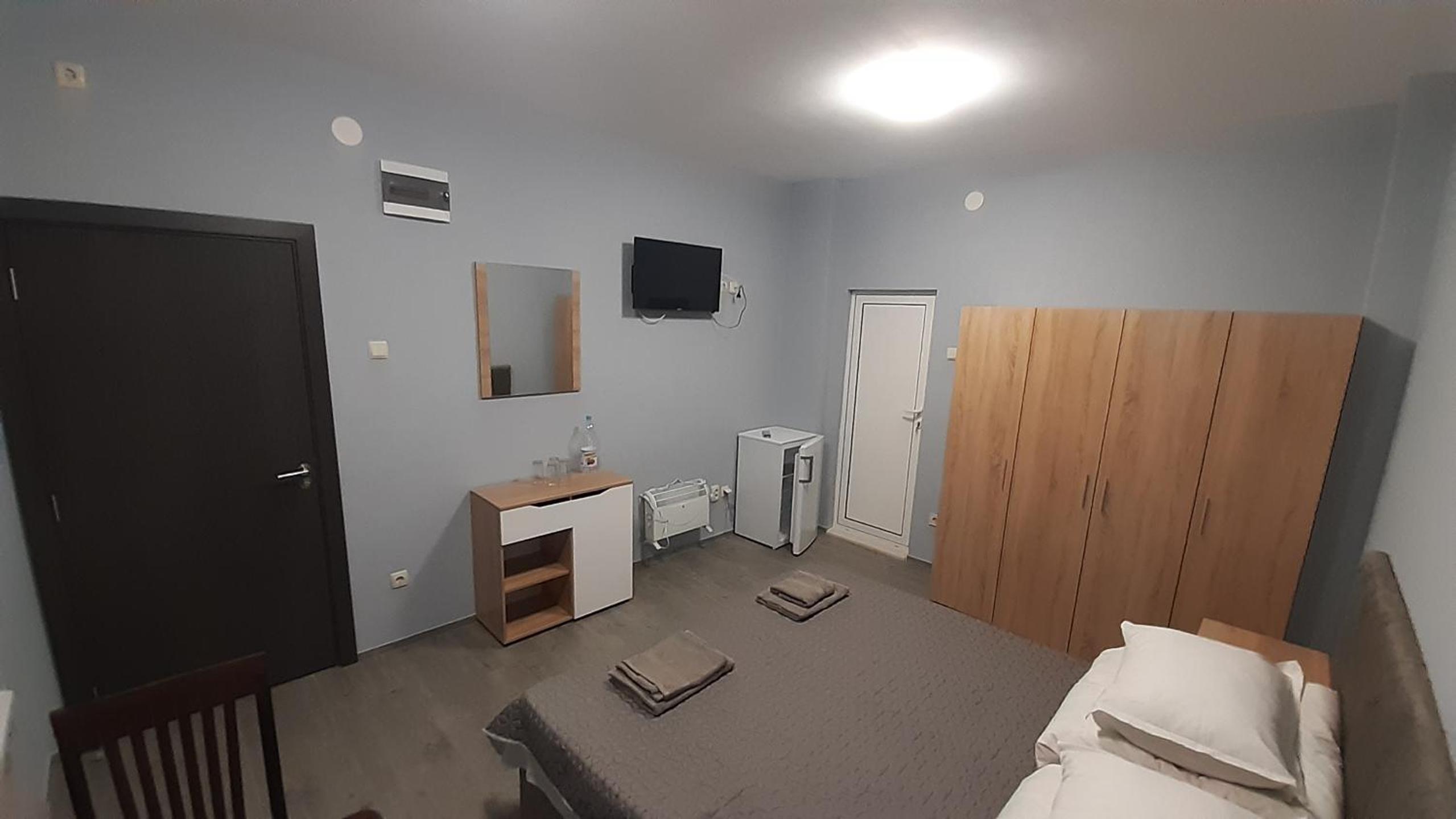 Double Room - Photo 11