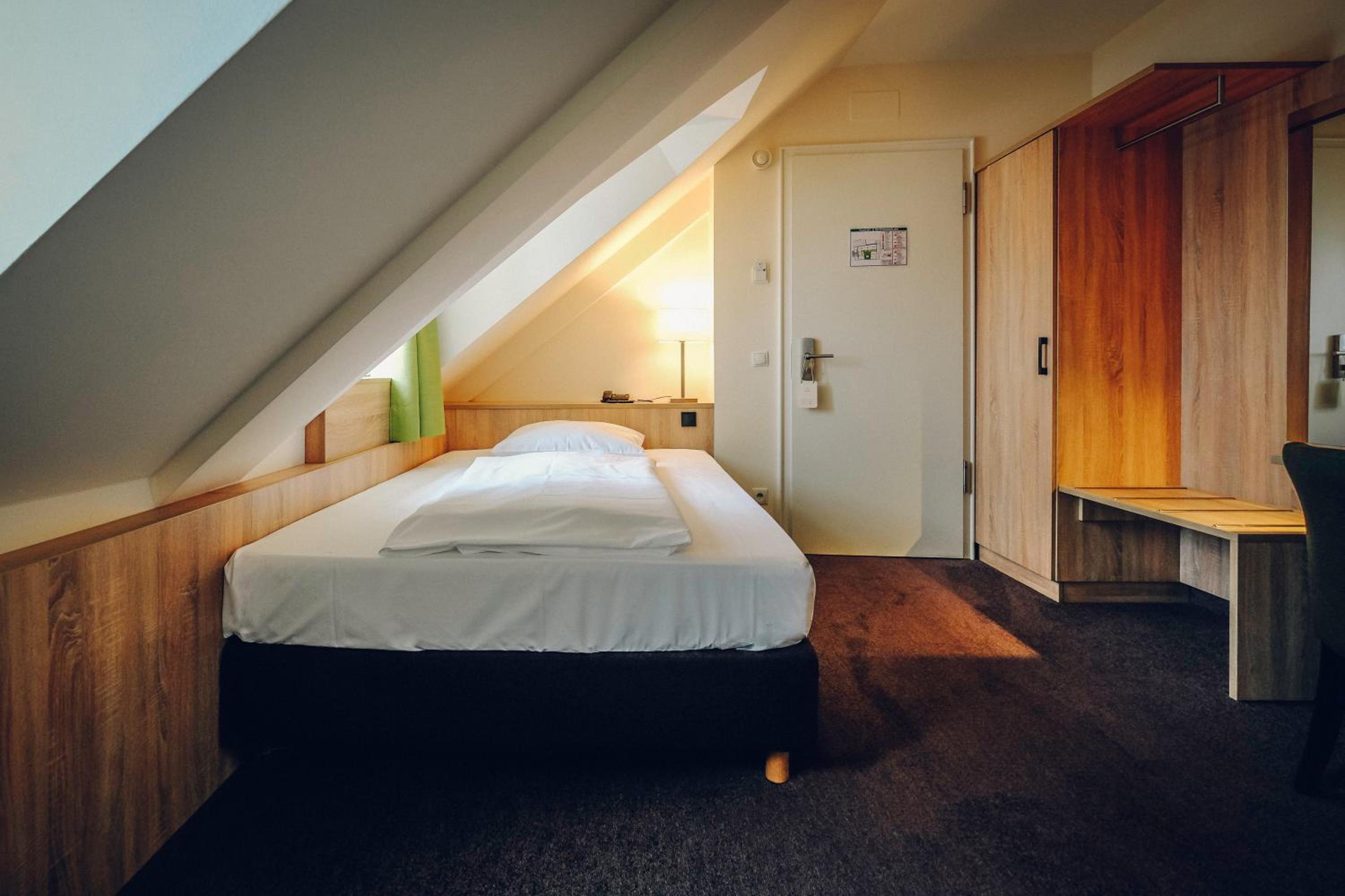 Single Room photo 2