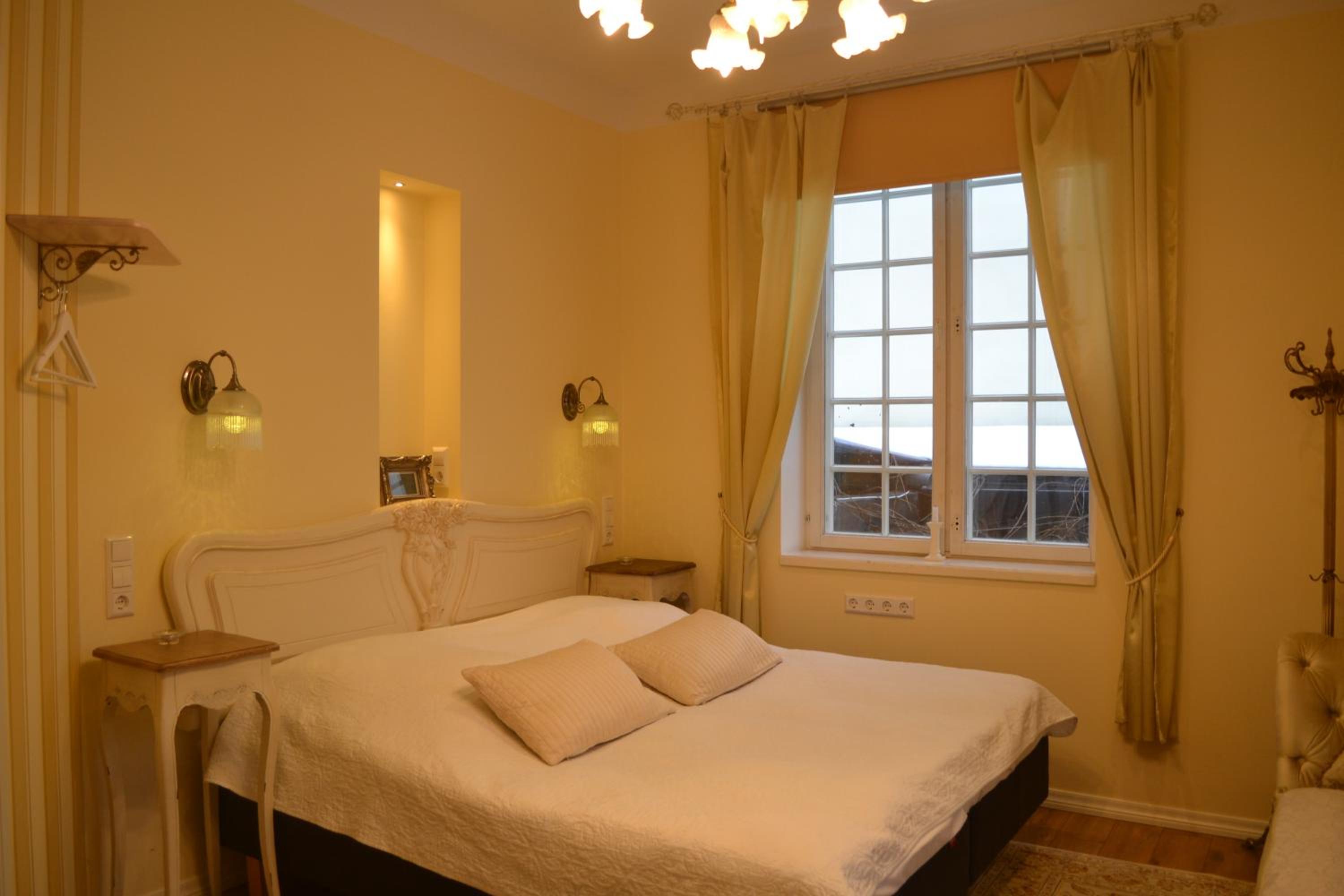 Double or Twin Room - Photo 4
