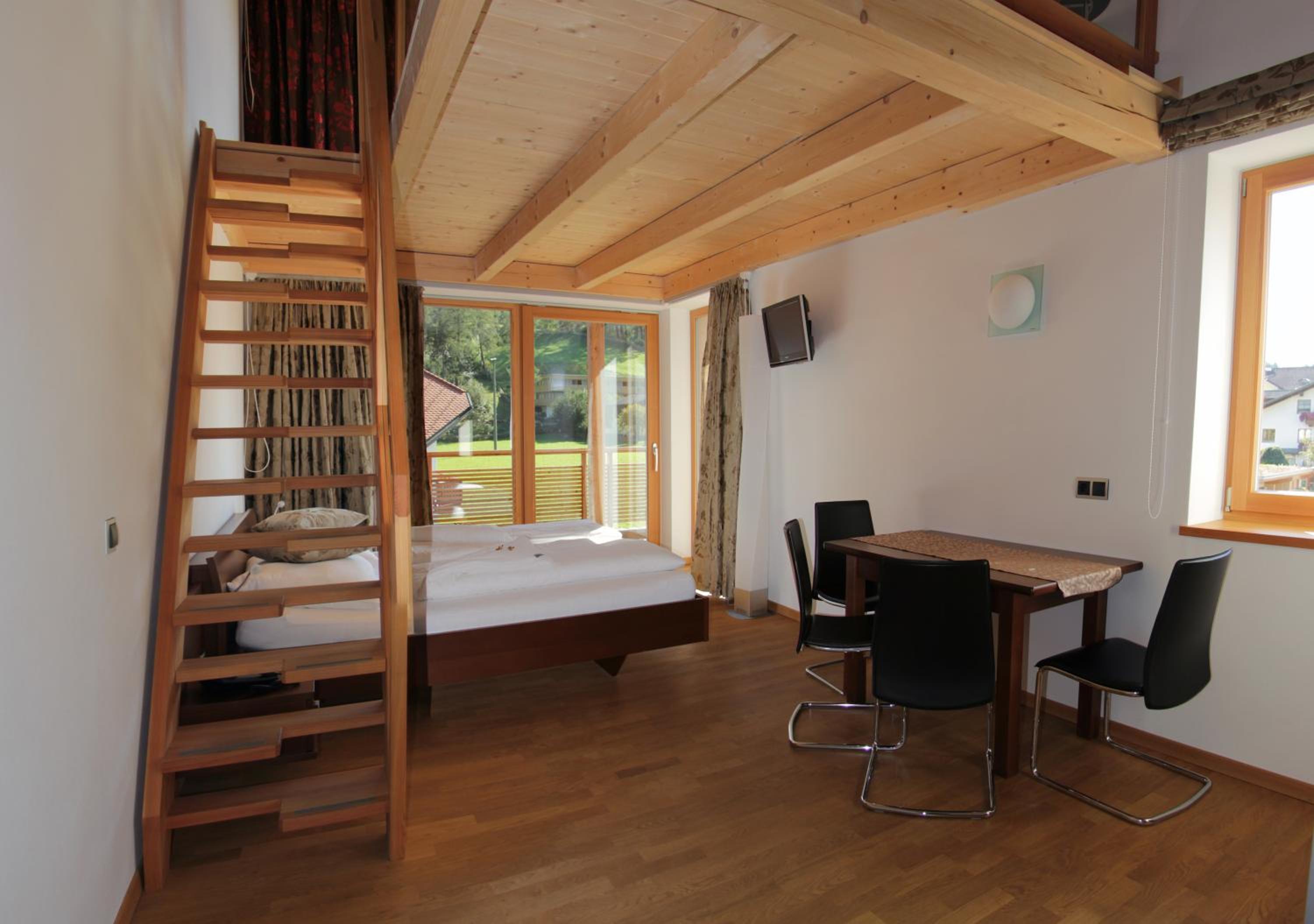 Suite with Balcony - Split Level - Photo 1