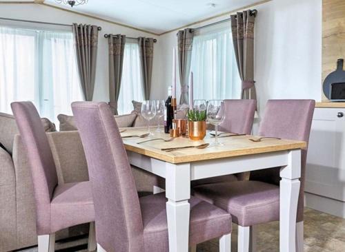 4 Berth Luxury Caravan Seaview Pet Free photo 3