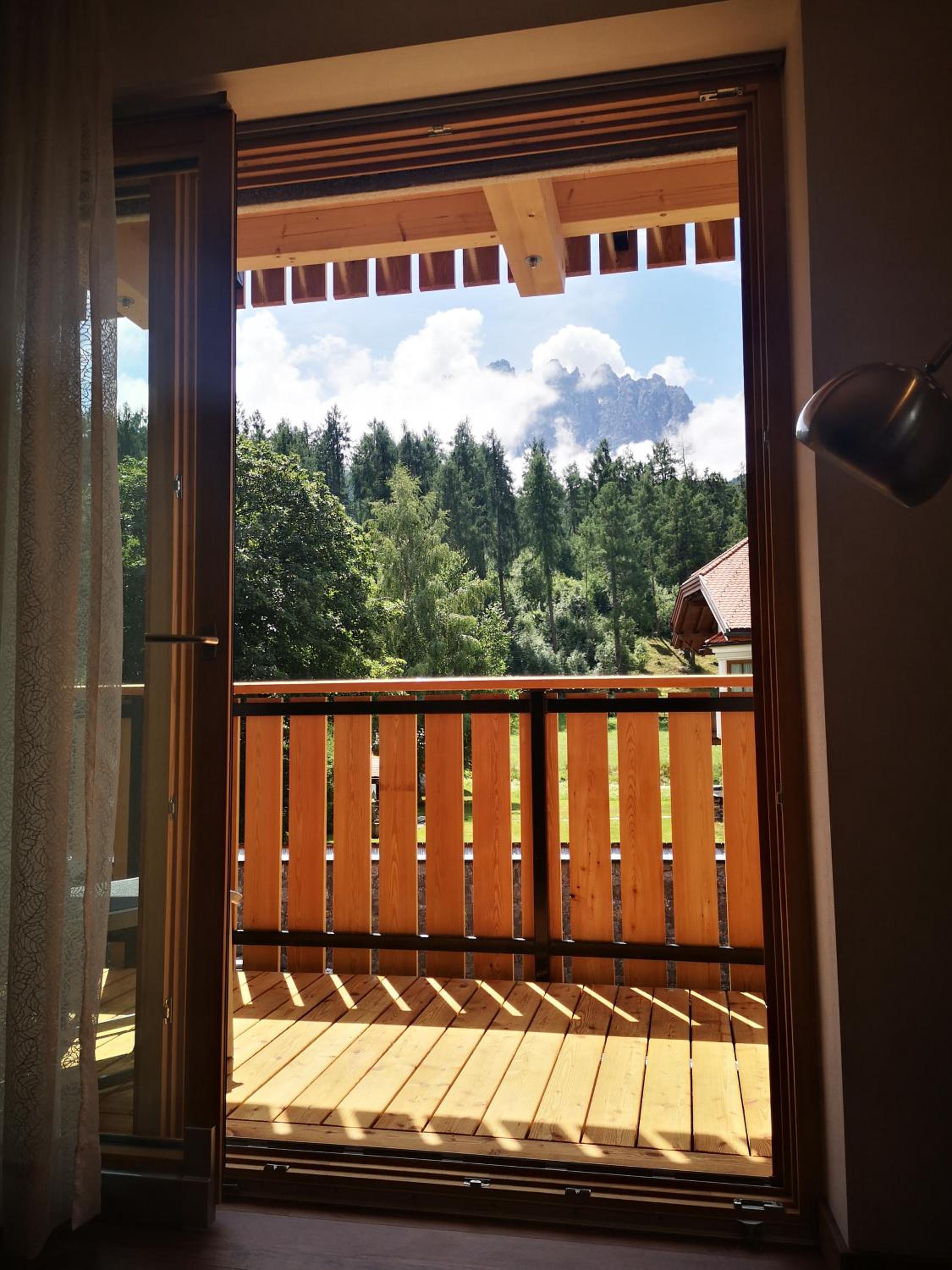 Apartment with Balcony - Photo 3