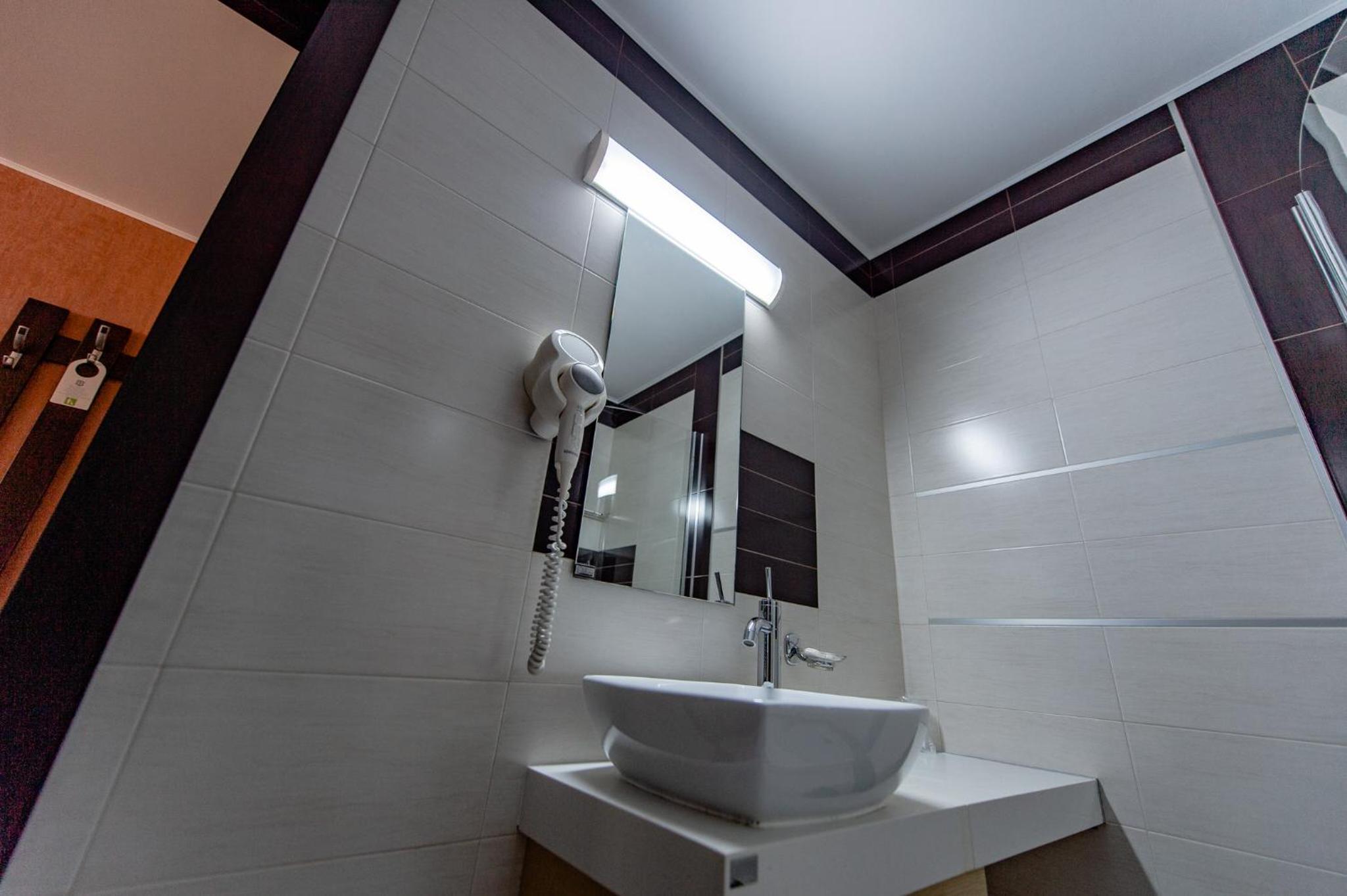 Deluxe Room - Photo 21