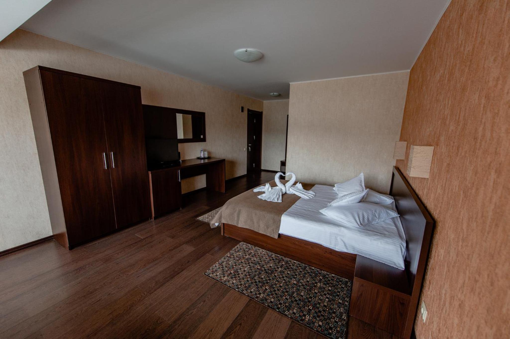 Deluxe Room - Photo 6