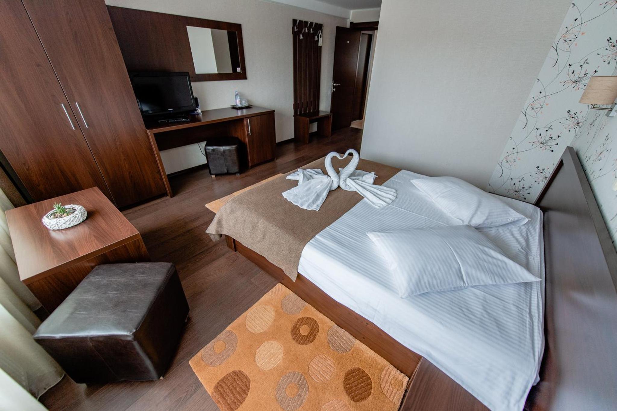Deluxe Room - Photo 17