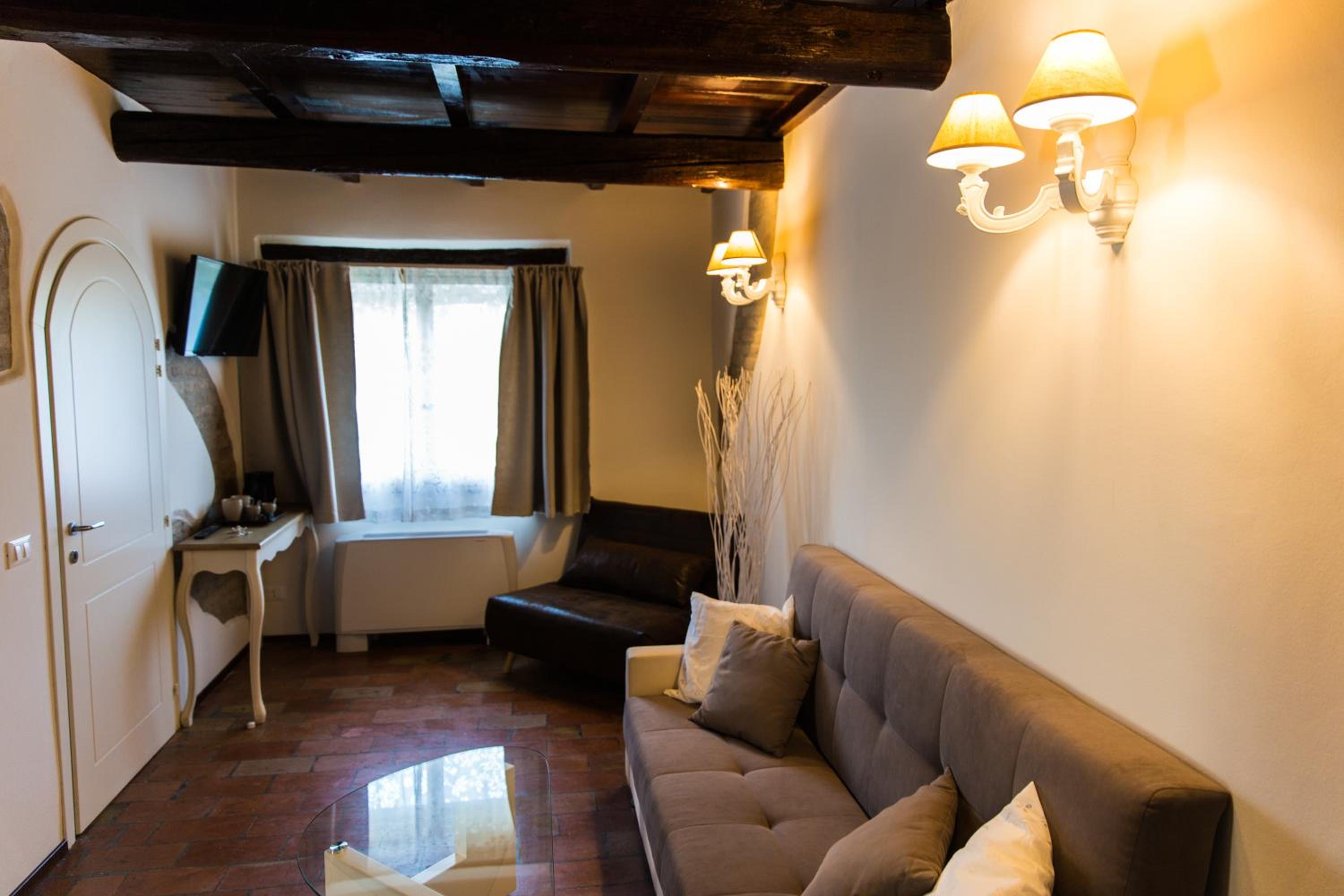 Villa with Private Pool - Photo 37