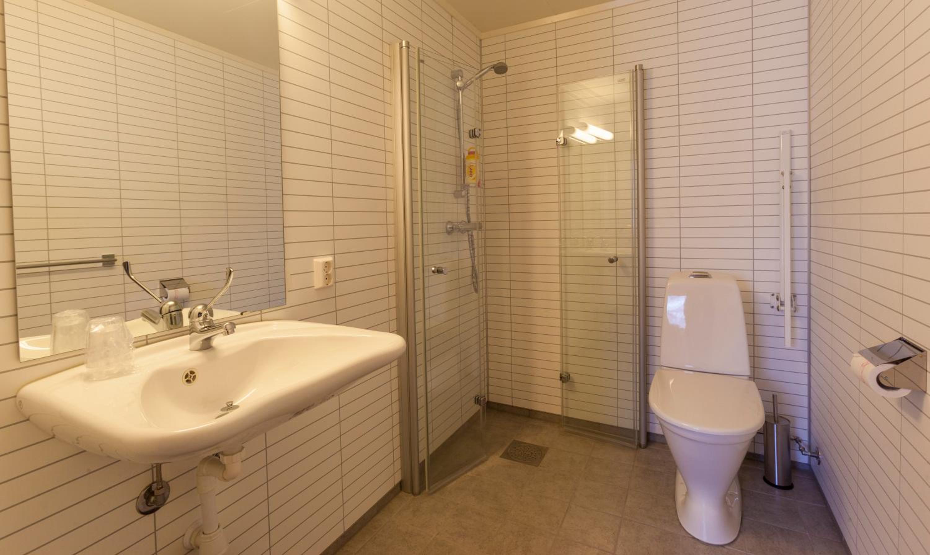 Large Double Room - Photo 4
